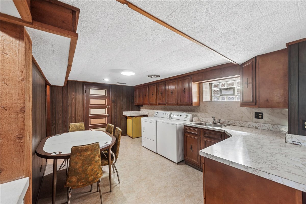 4525 N Pontiac Avenue Property Photo 19