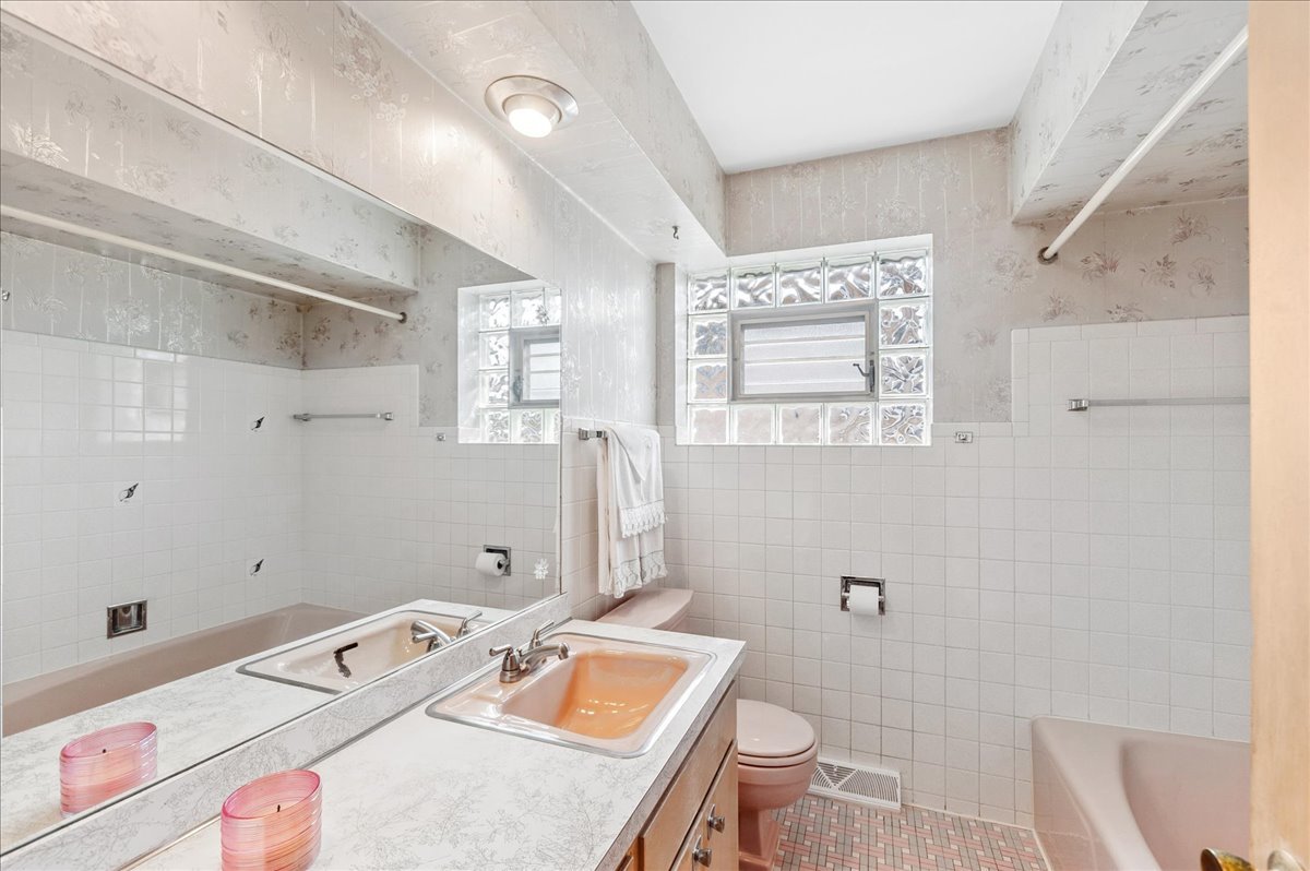 4525 N Pontiac Avenue Property Photo 24