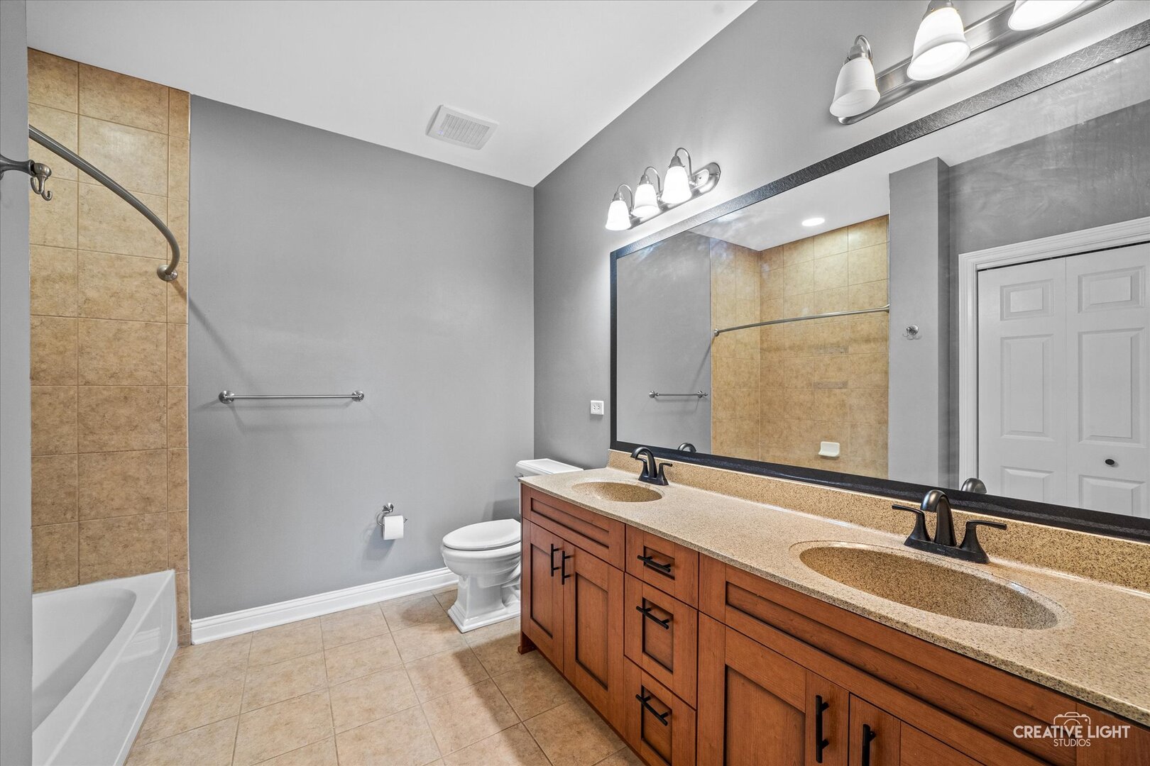 160 S River Street 206 Property Photo 10