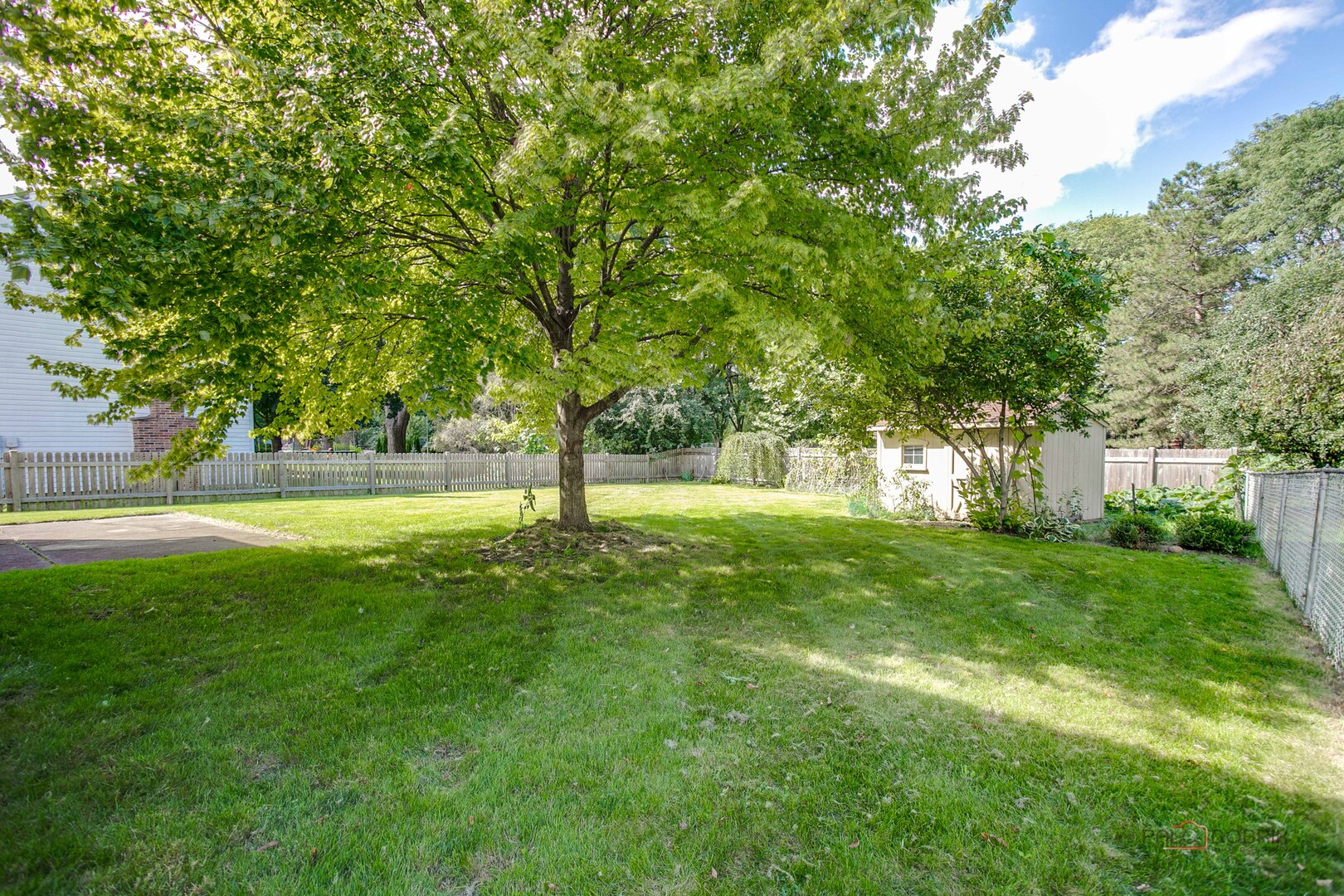 8 Lindon Lane Property Photo 29
