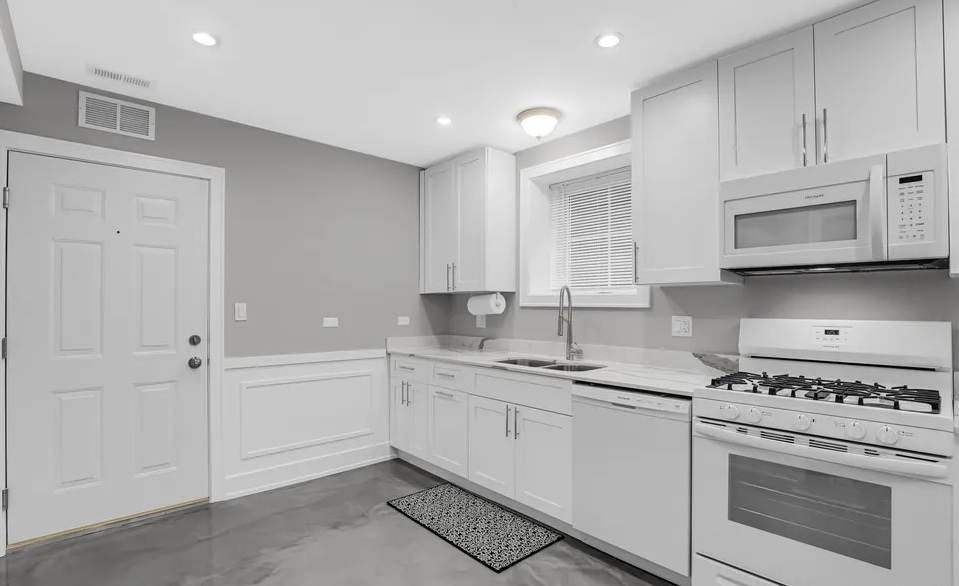 3624 W George Street G Property Photo 5