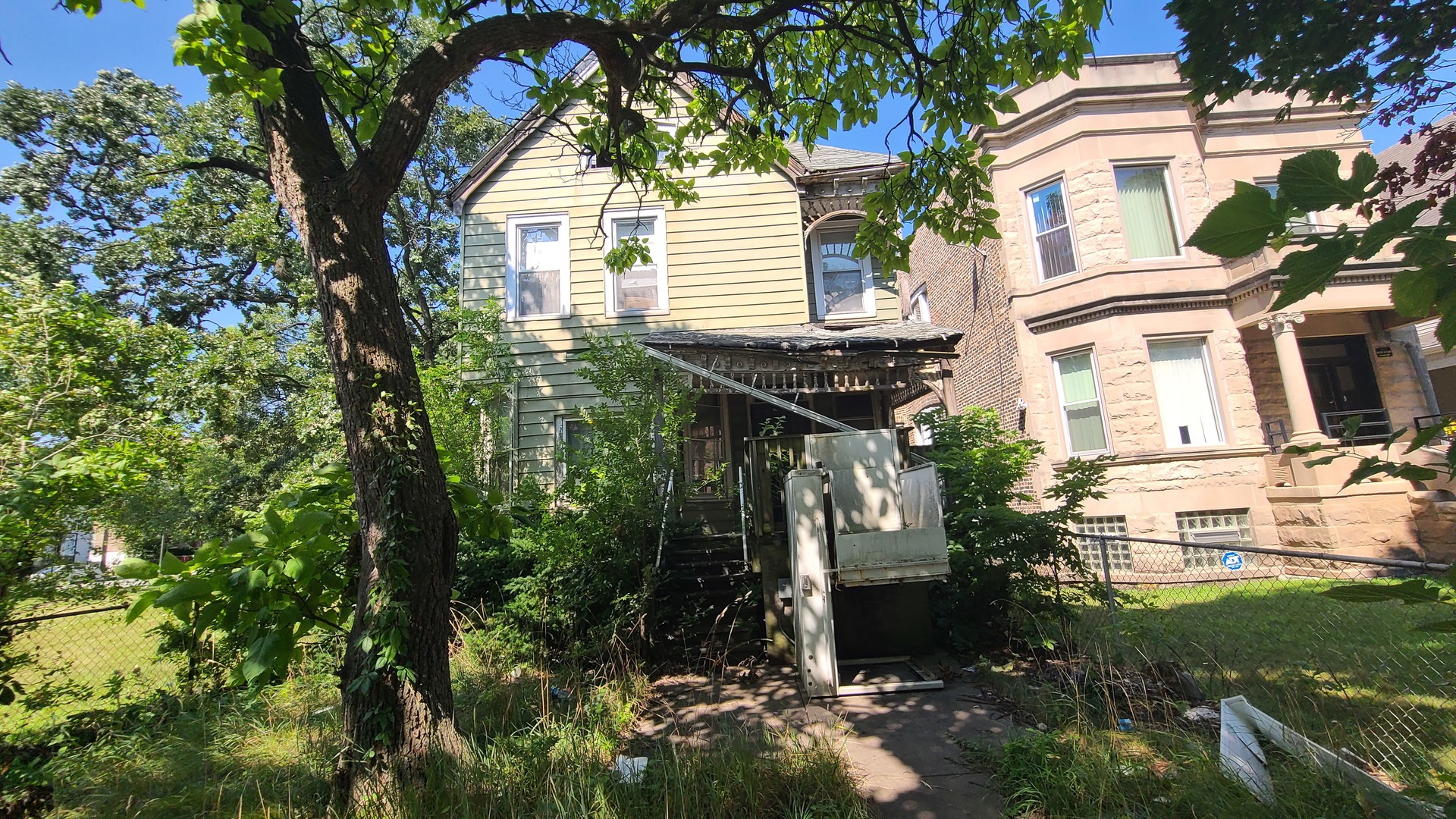 7048 S Perry Avenue Property Photo 3