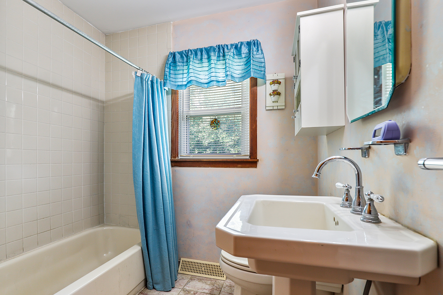 17558 Thorndale Court Property Photo 19
