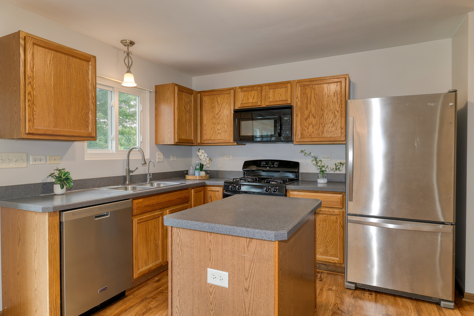220 W Meadow Drive Property Photo 6