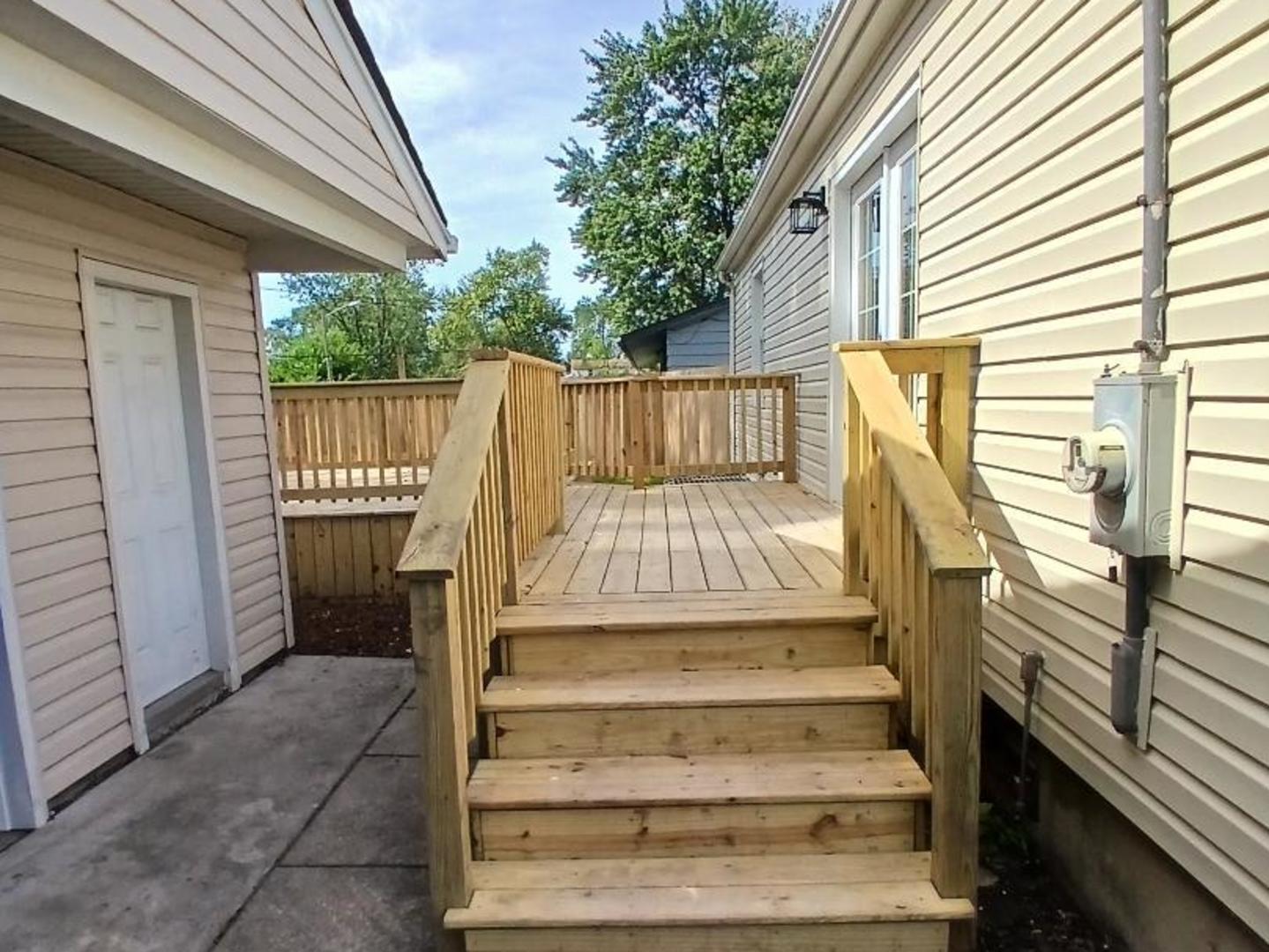 2402 E Sauk Trail Property Photo 1