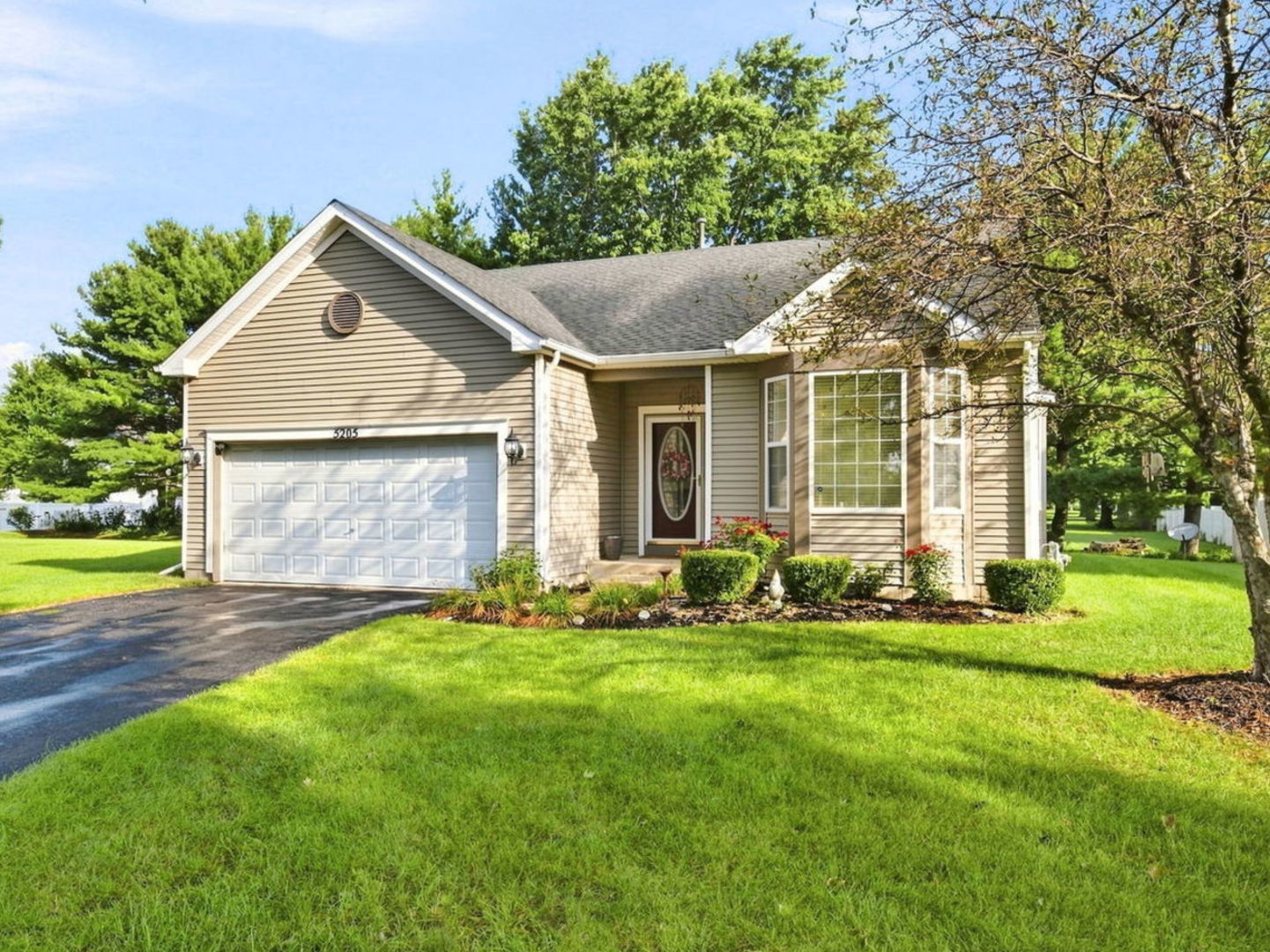 5205 Gardiner Glenn Drive Property Photo 1