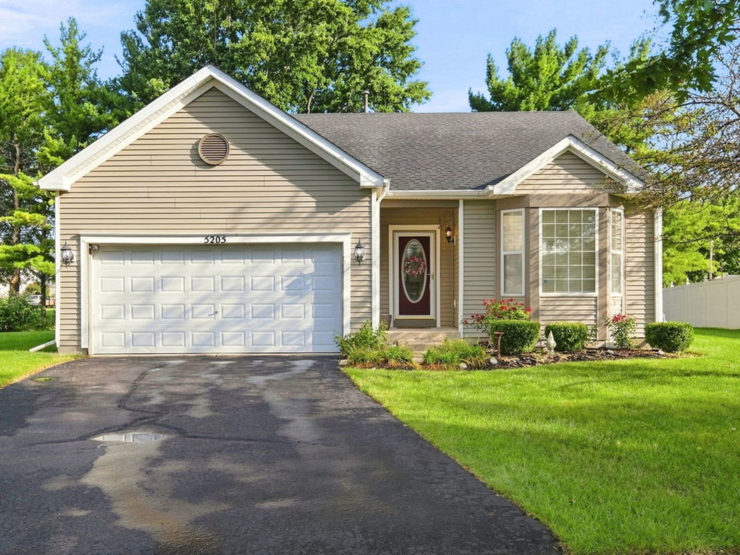 5205 Gardiner Glenn Drive Property Photo 1