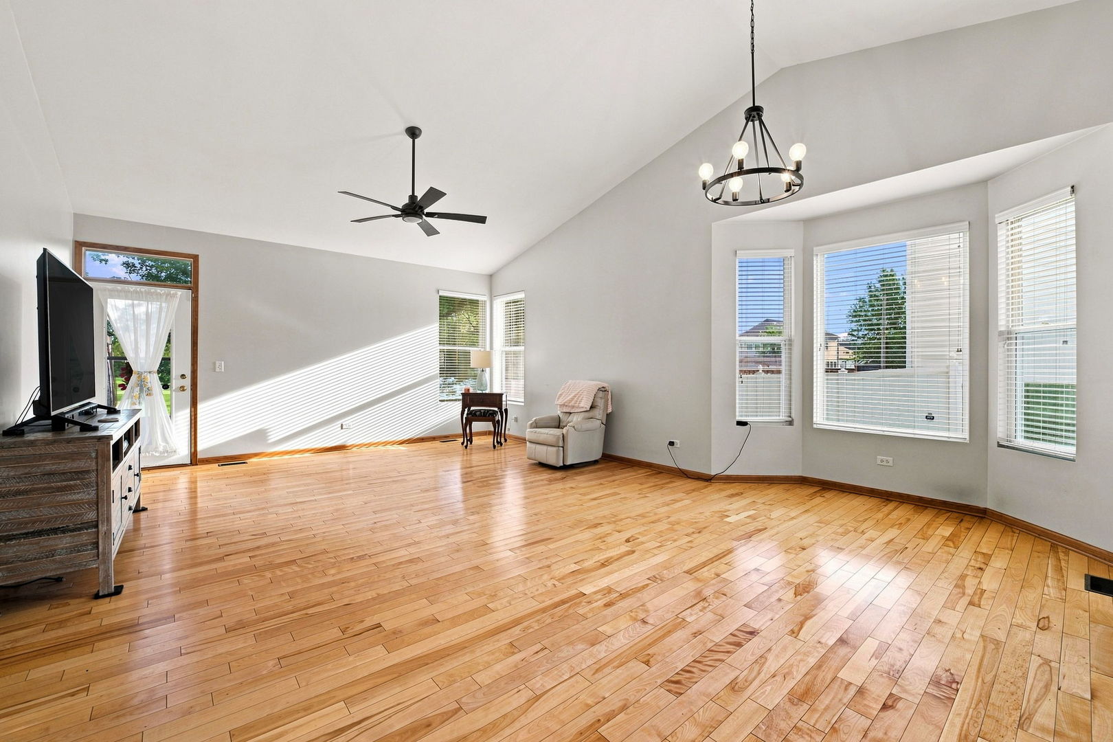 5205 Gardiner Glenn Drive Property Photo 4