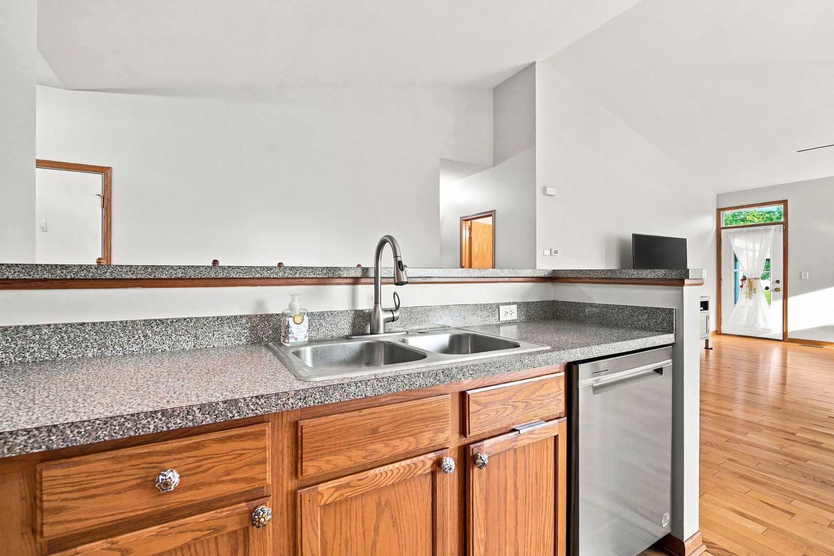 5205 Gardiner Glenn Drive Property Photo 10