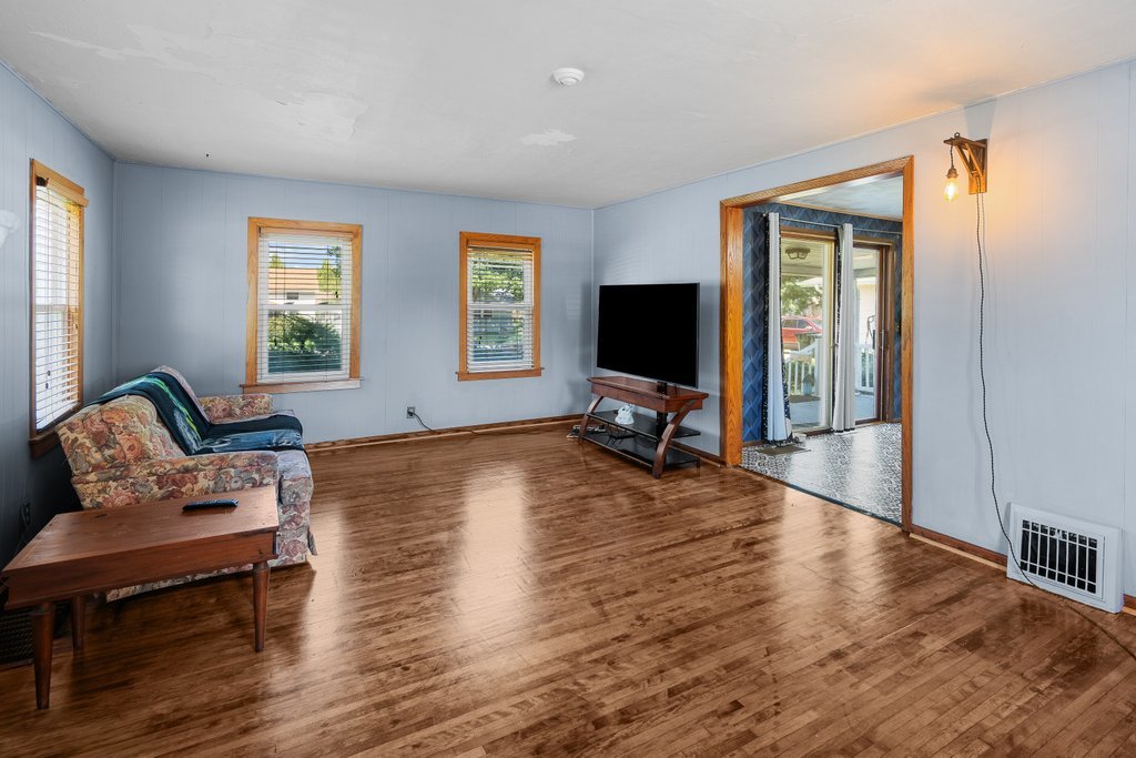 404 E Chestnut Street Property Photo 15