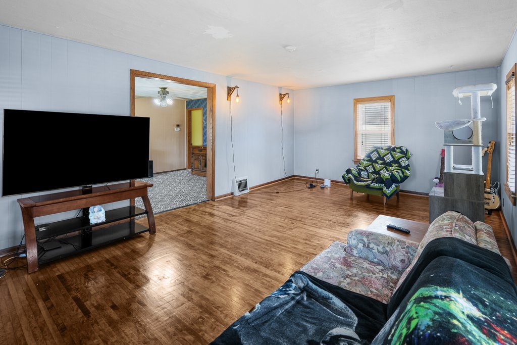404 E Chestnut Street Property Photo 17