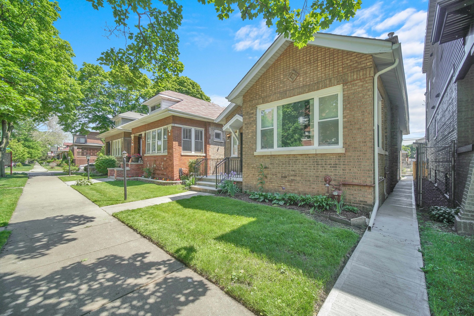 7707 S Ridgeland Avenue Property Photo 3