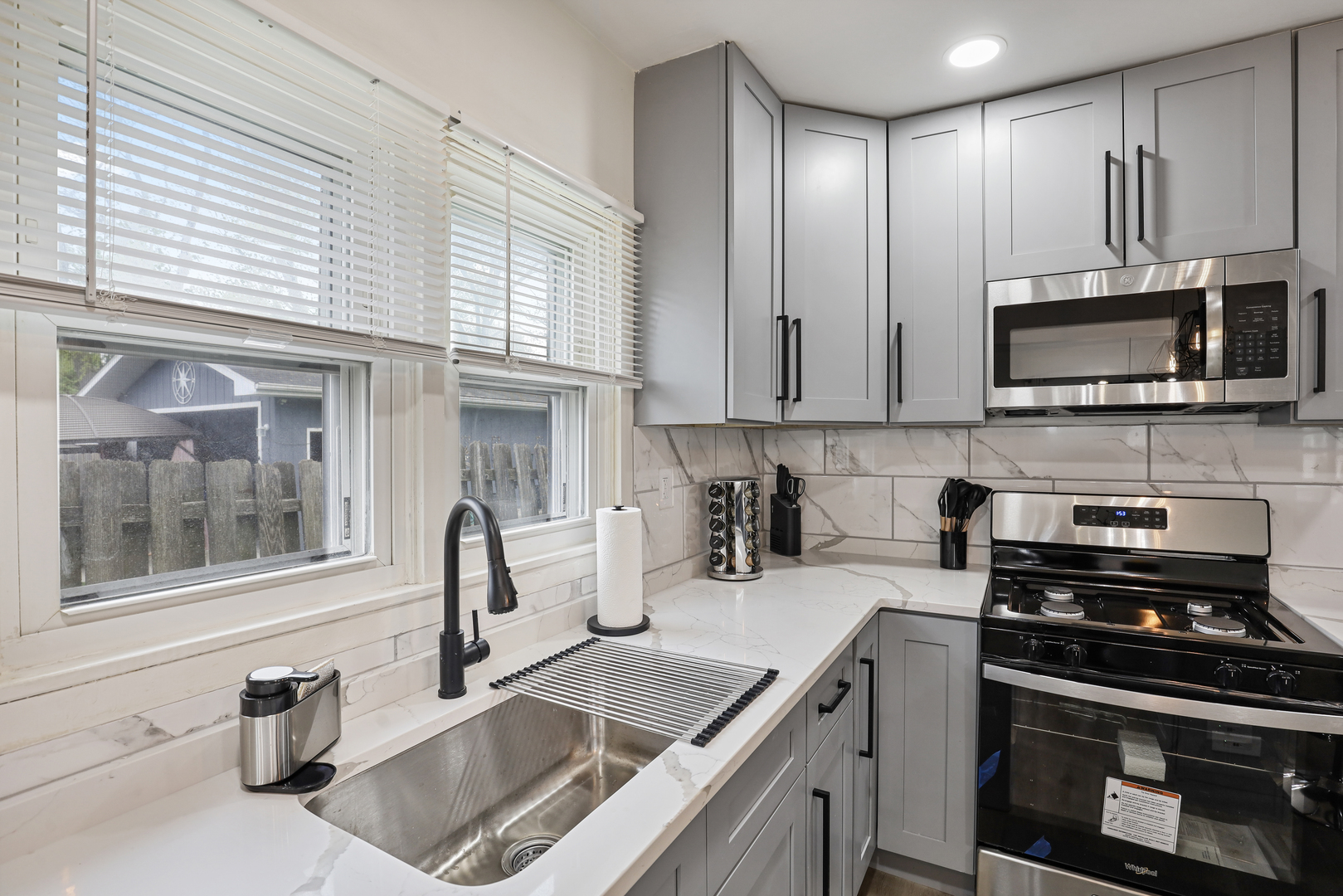 366 N Hemlock Avenue Property Photo 8