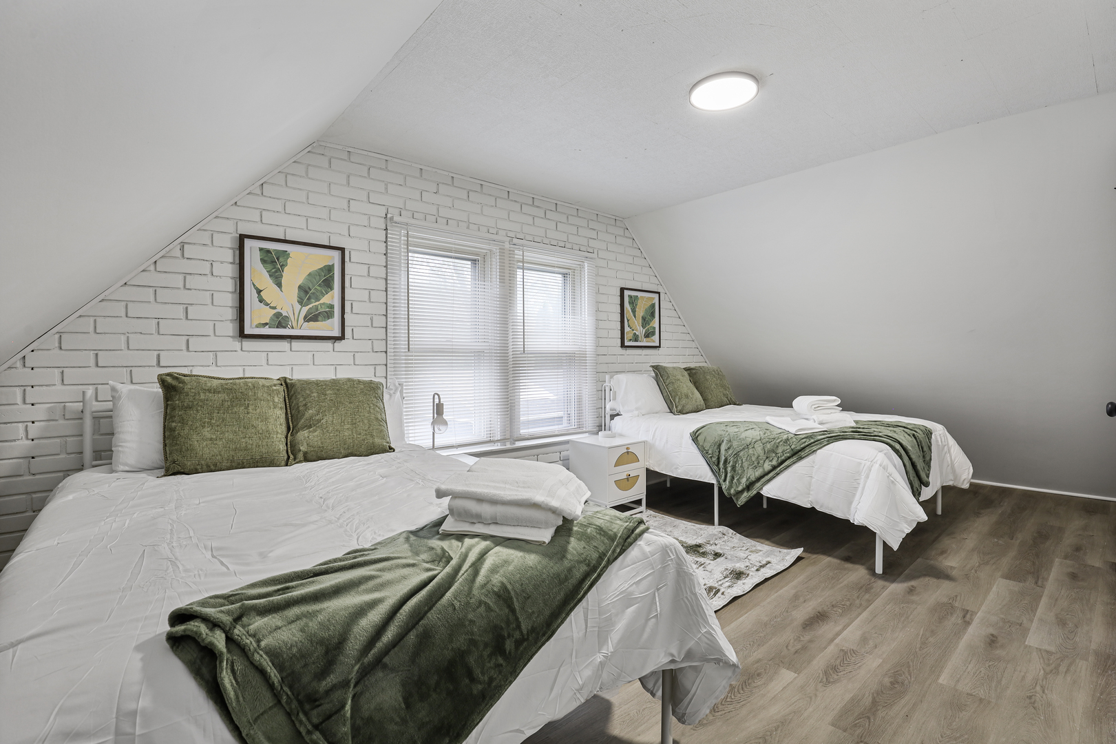 366 N Hemlock Avenue Property Photo 23