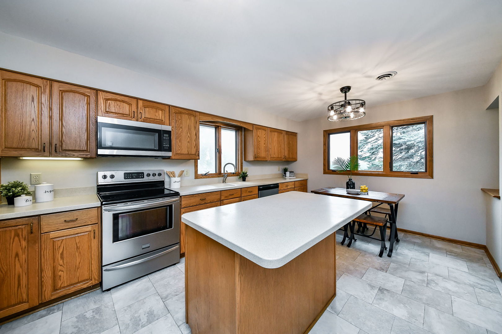 2s557 Bliss Road Property Photo 6