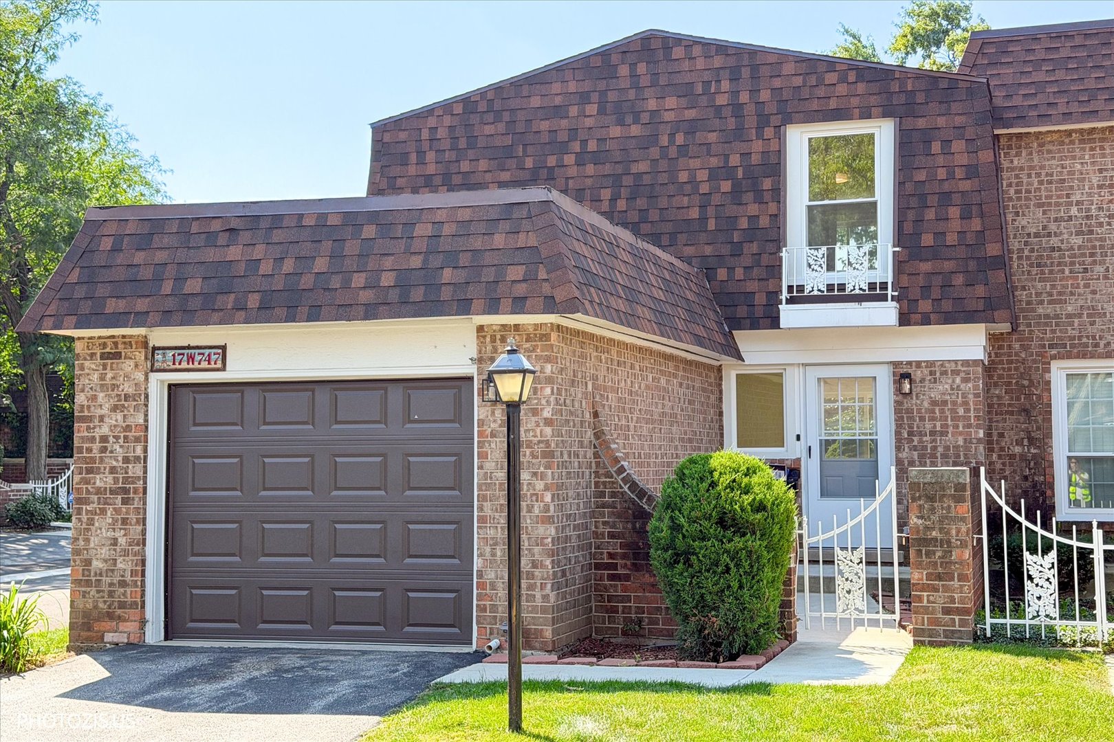 17w747 Standish Lane Property Photo 1
