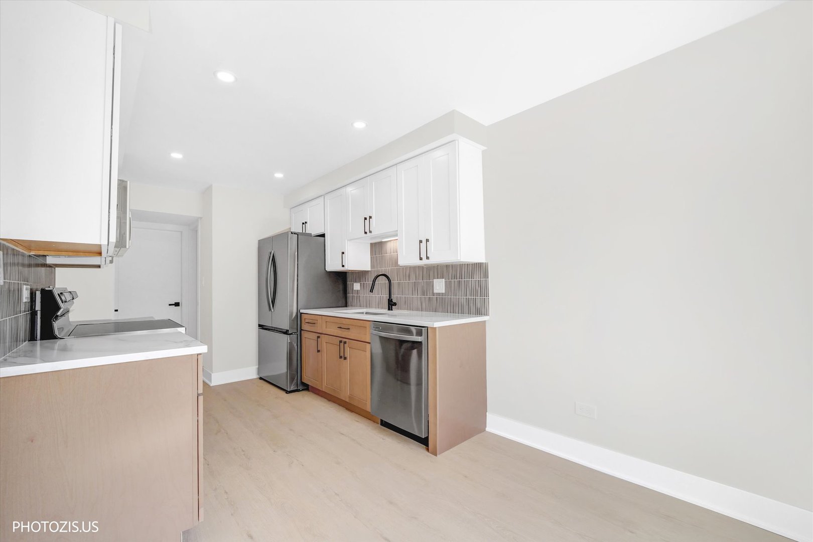 17w747 Standish Lane Property Photo 12