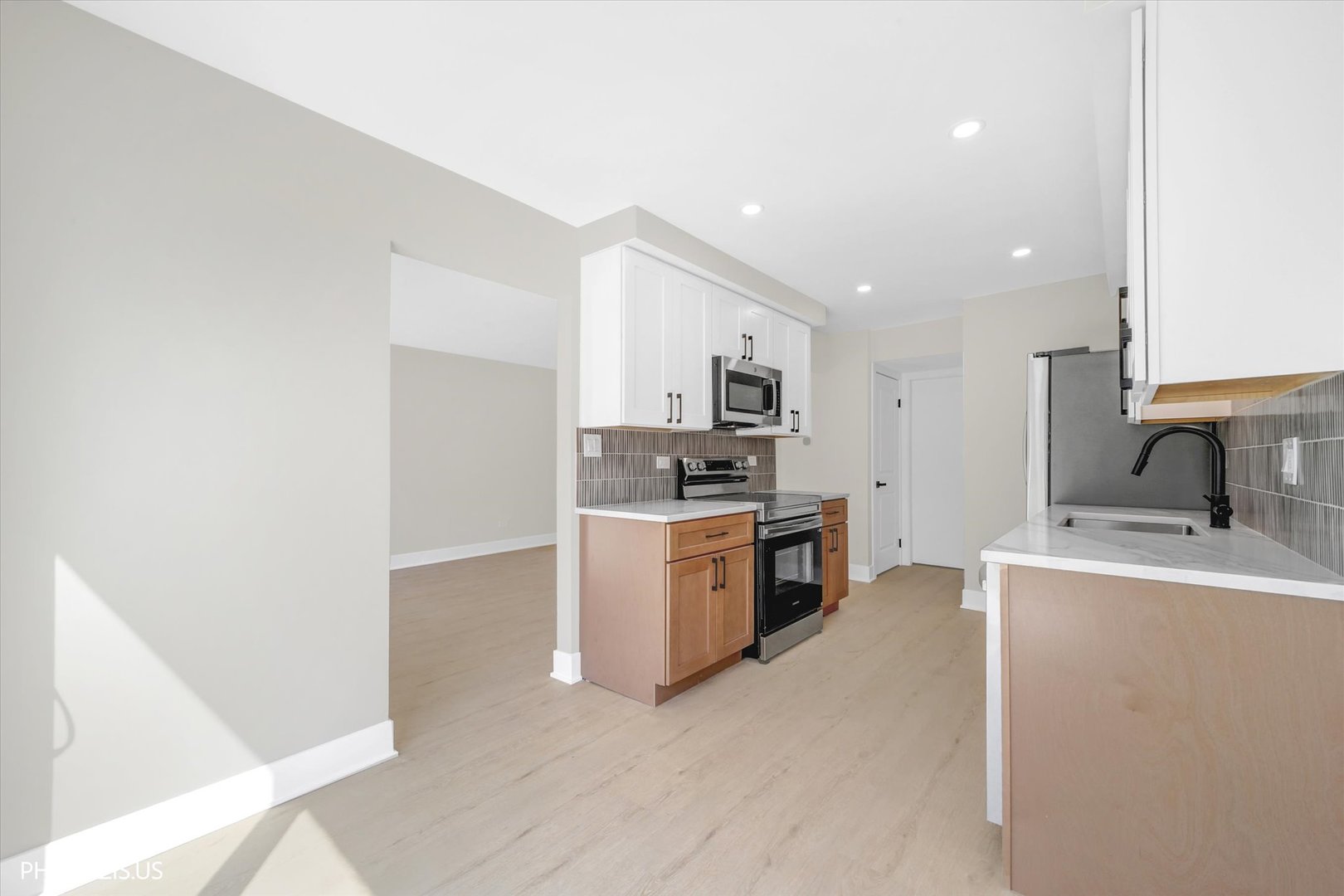 17w747 Standish Lane Property Photo 13