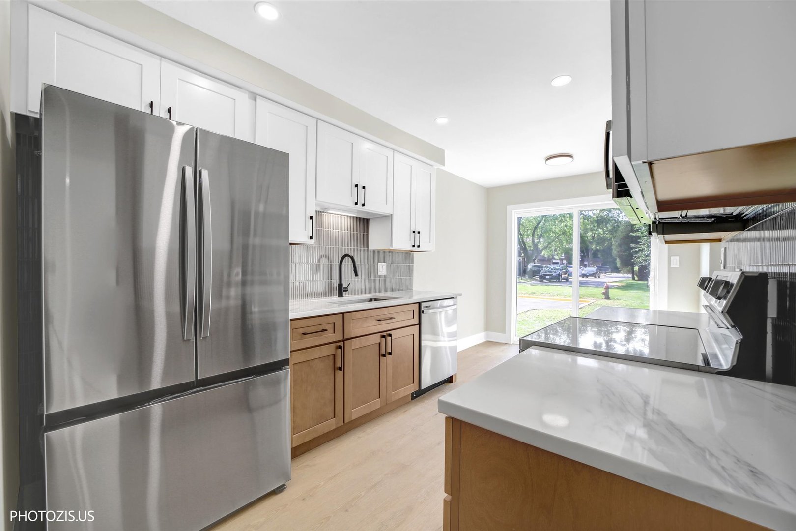 17w747 Standish Lane Property Photo 16
