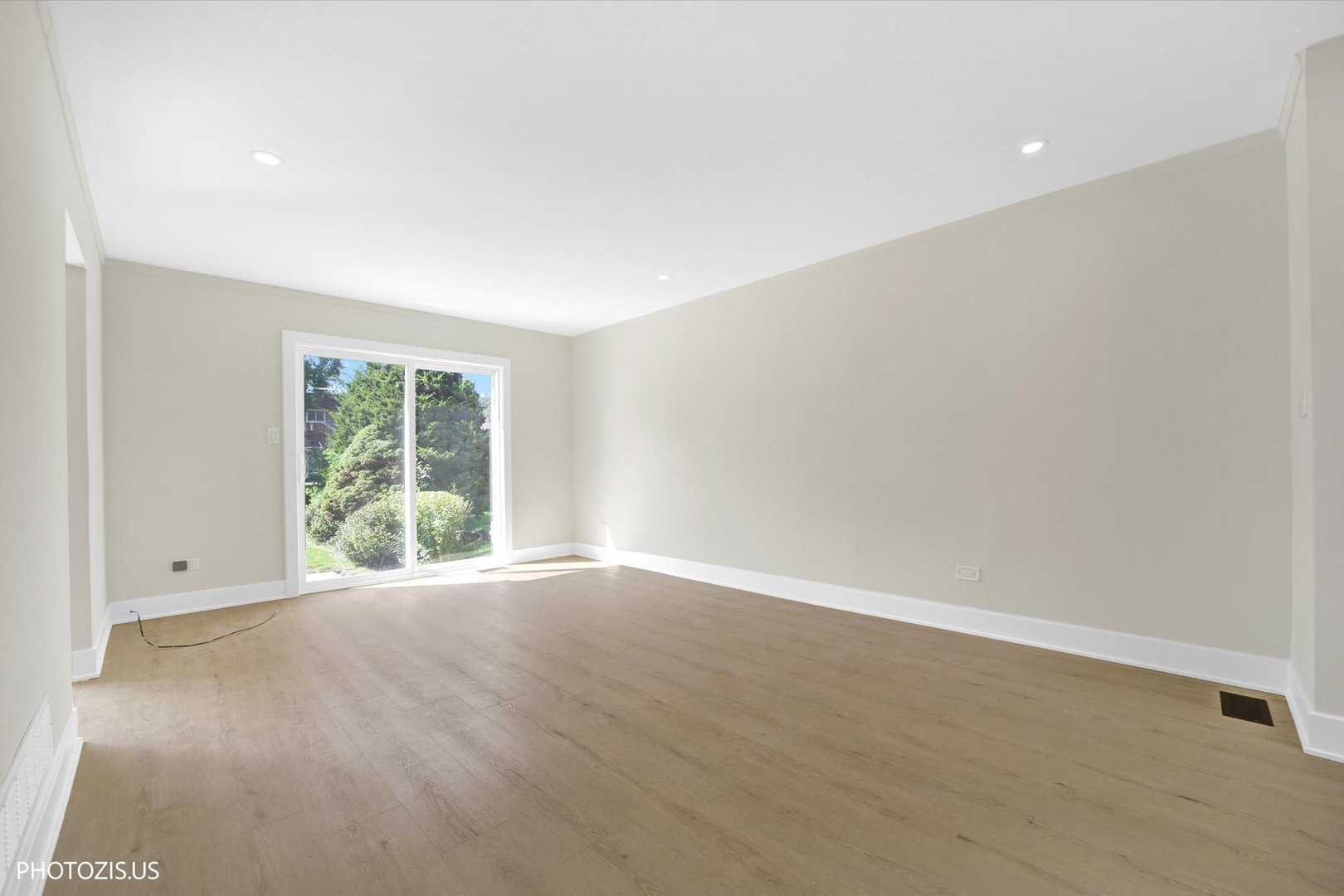 17w747 Standish Lane Property Photo 20