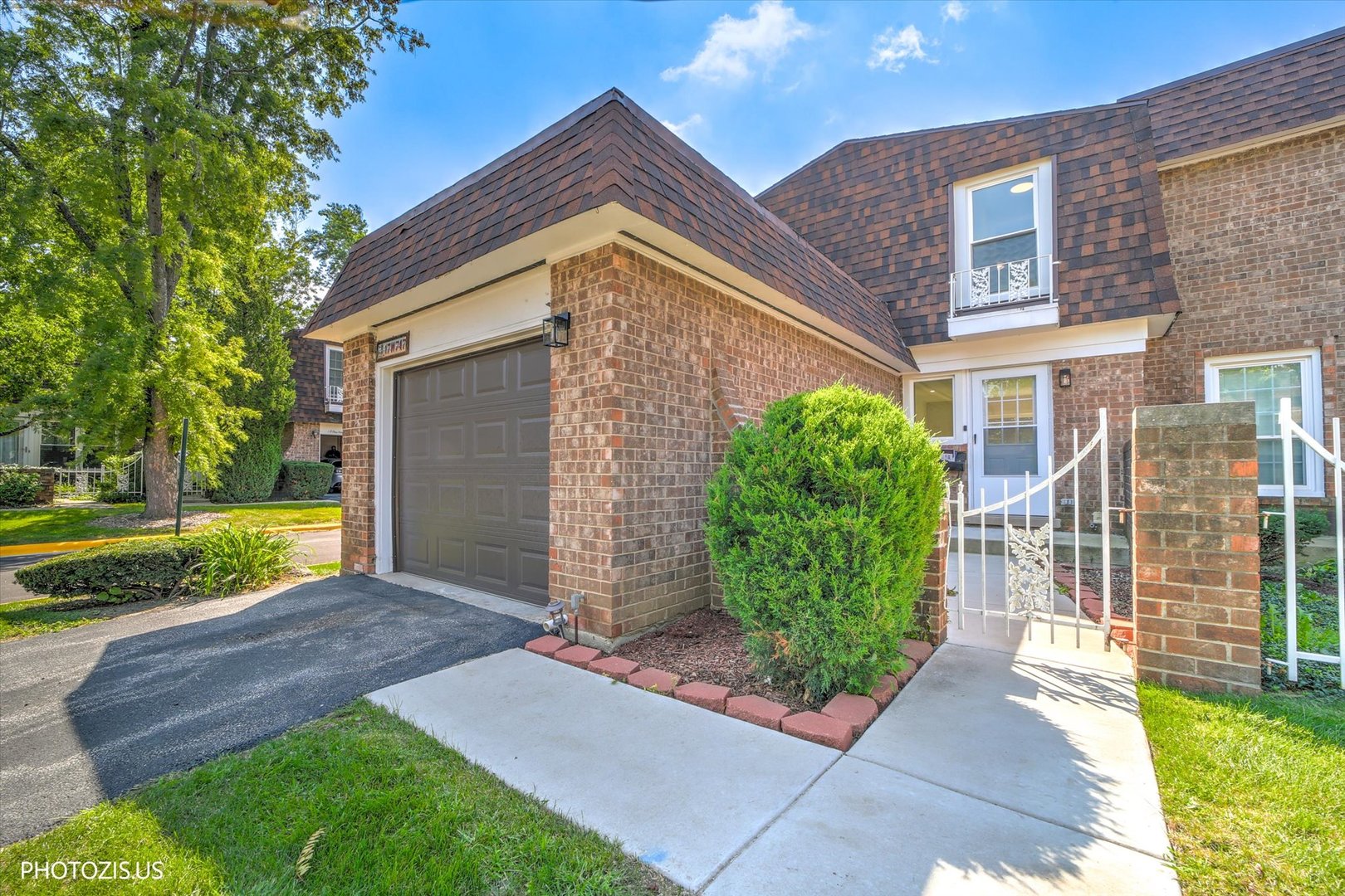 17w747 Standish Lane Property Photo 41