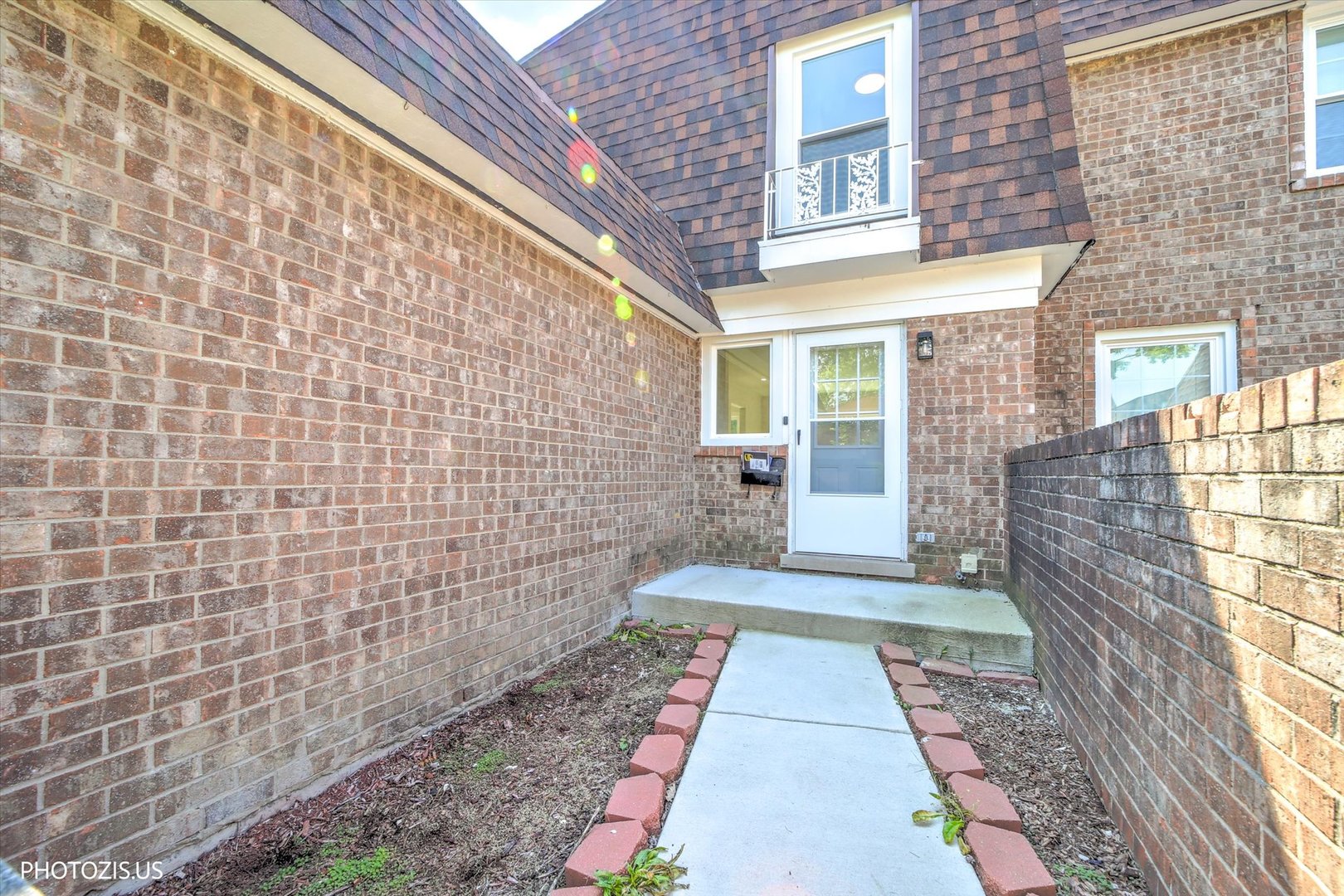 17w747 Standish Lane Property Photo 42