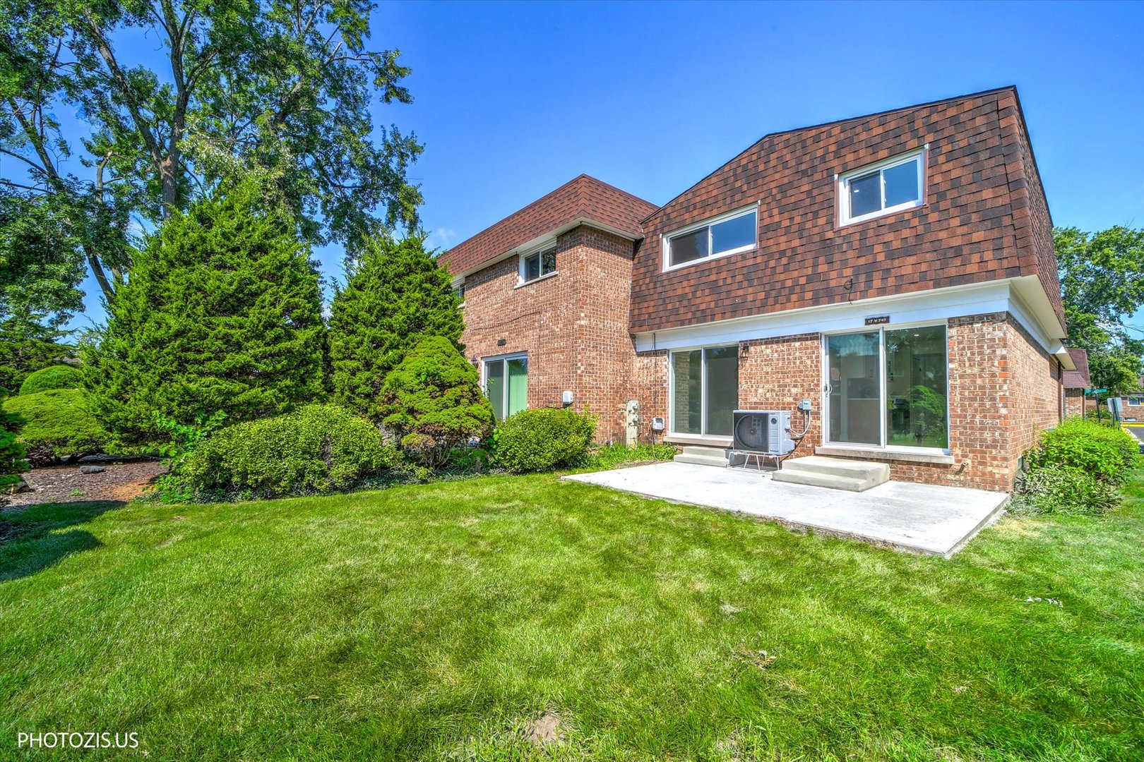 17w747 Standish Lane Property Photo 45