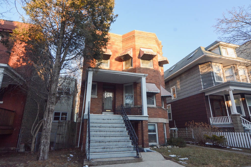 3821 N DAMEN Avenue 2 Property Photo 1