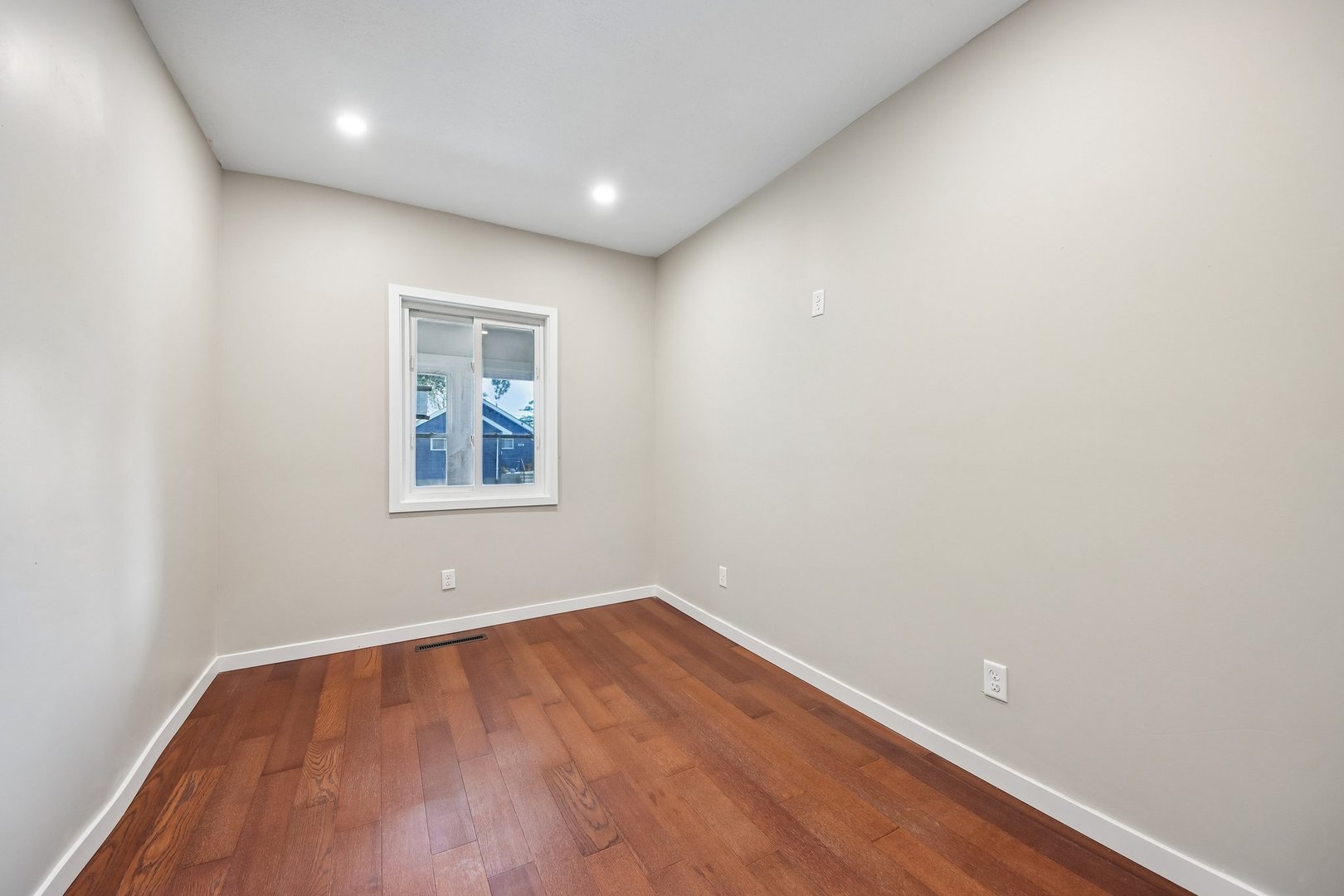 255 N Hunter Avenue Property Photo 6