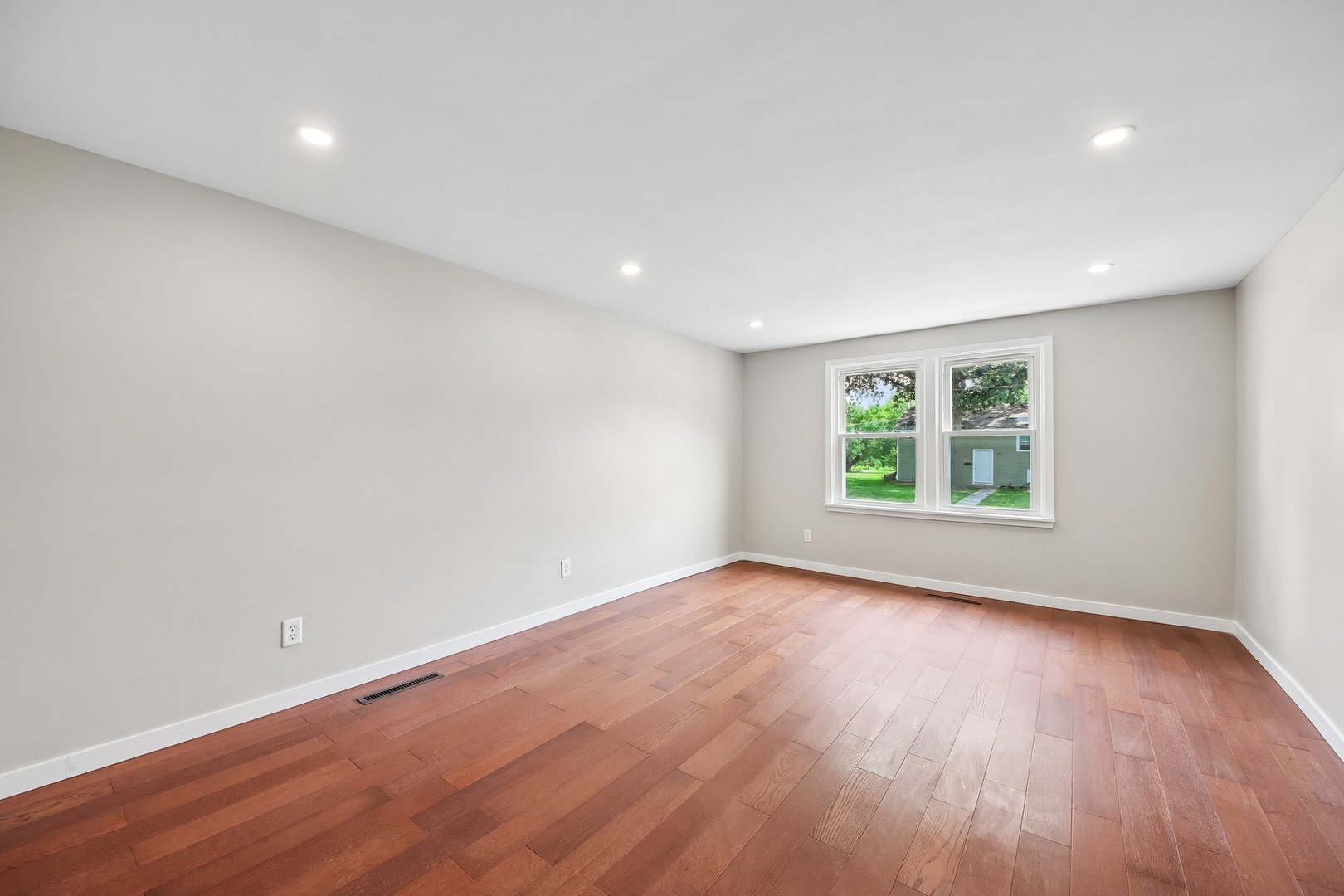 255 N Hunter Avenue Property Photo 8