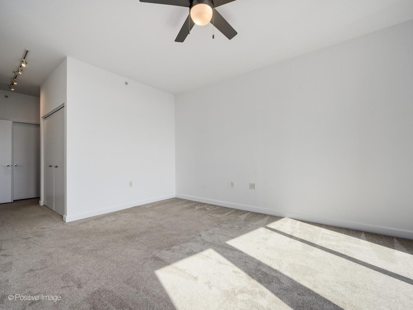 1235 S Prairie Avenue 1404 Property Photo 18