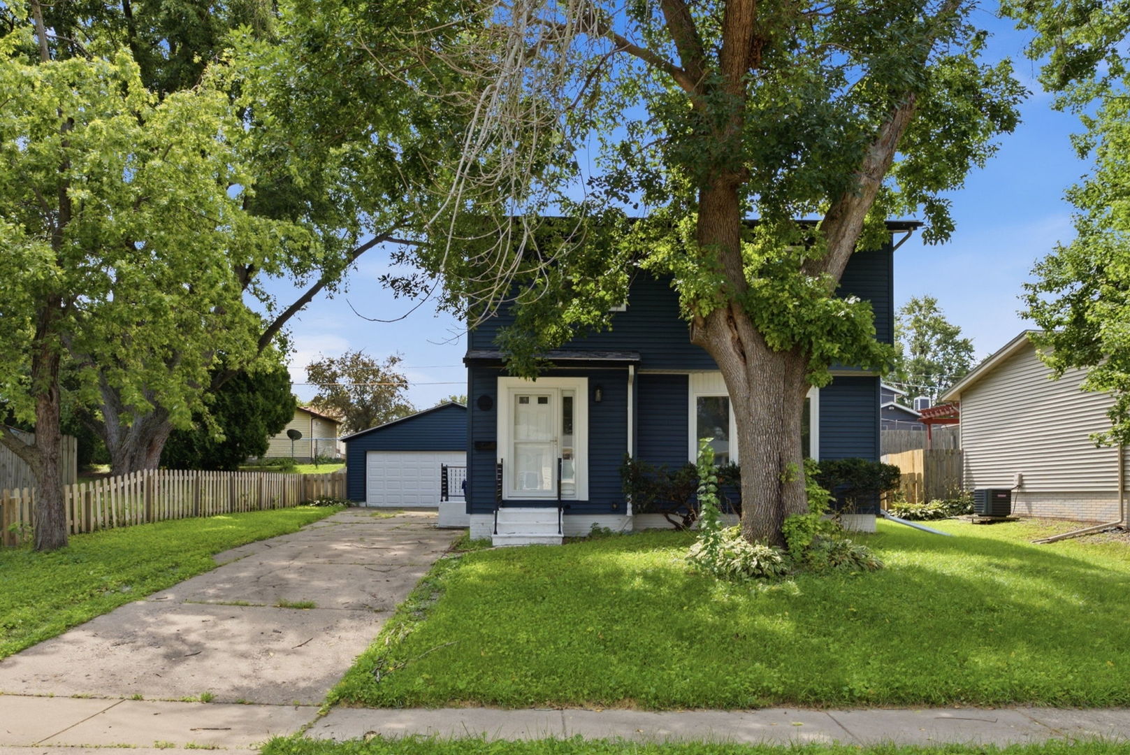 1903 Kings Drive Property Photo 1