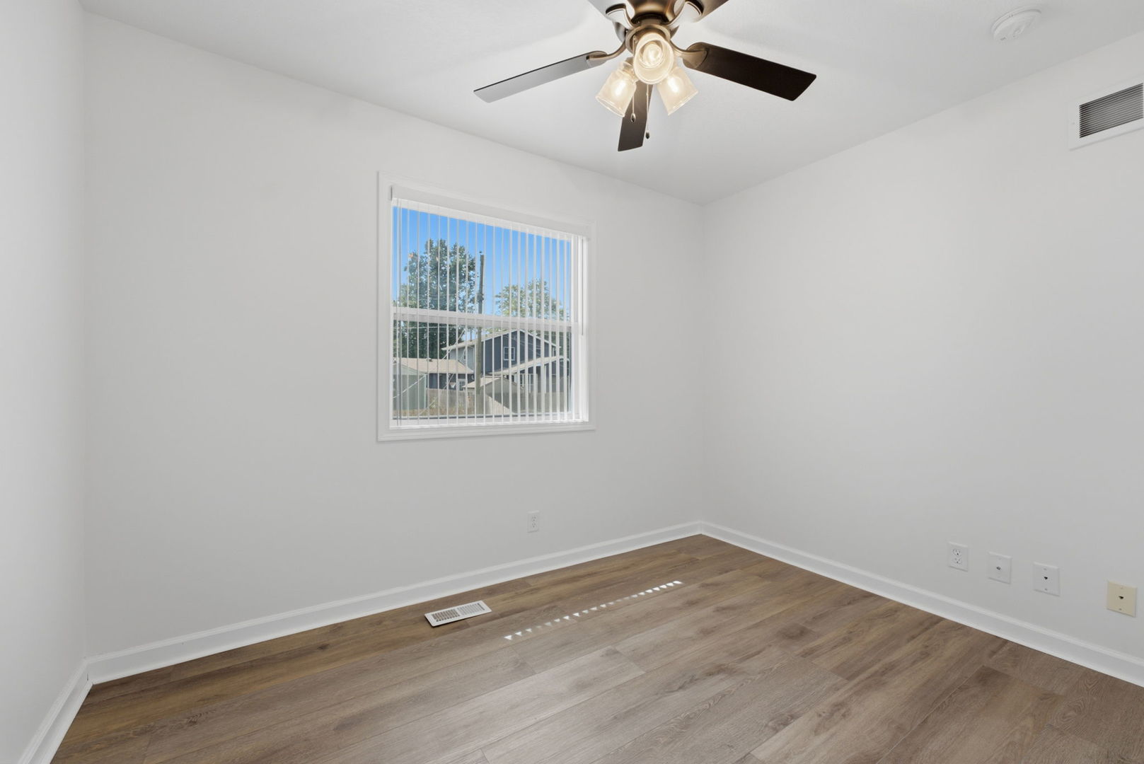 1903 Kings Drive Property Photo 19