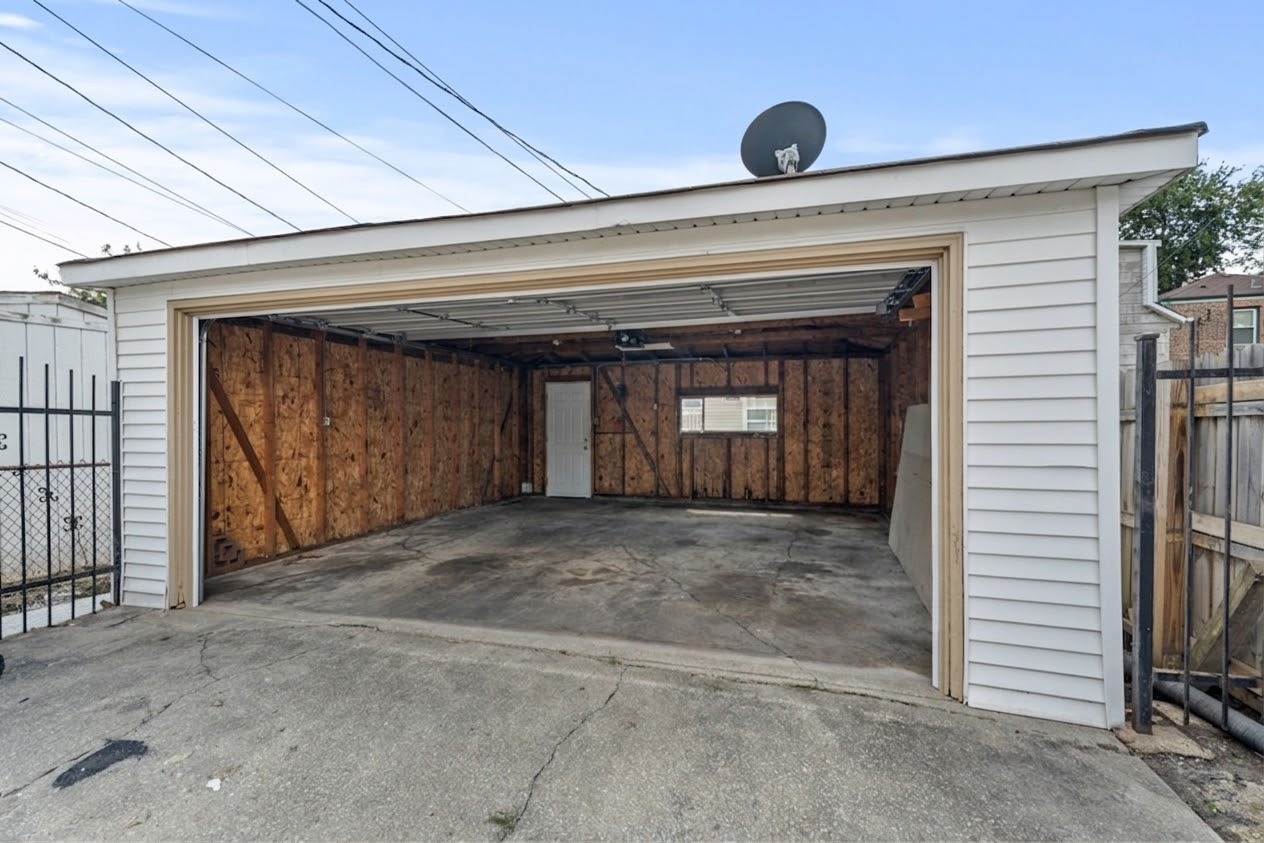 3220 W 65th Street Property Photo 25