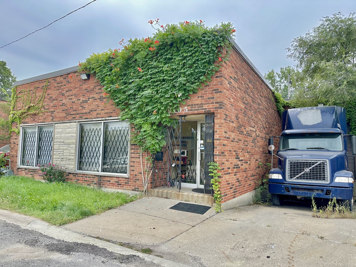 9105 Belden Avenue Property Photo 1
