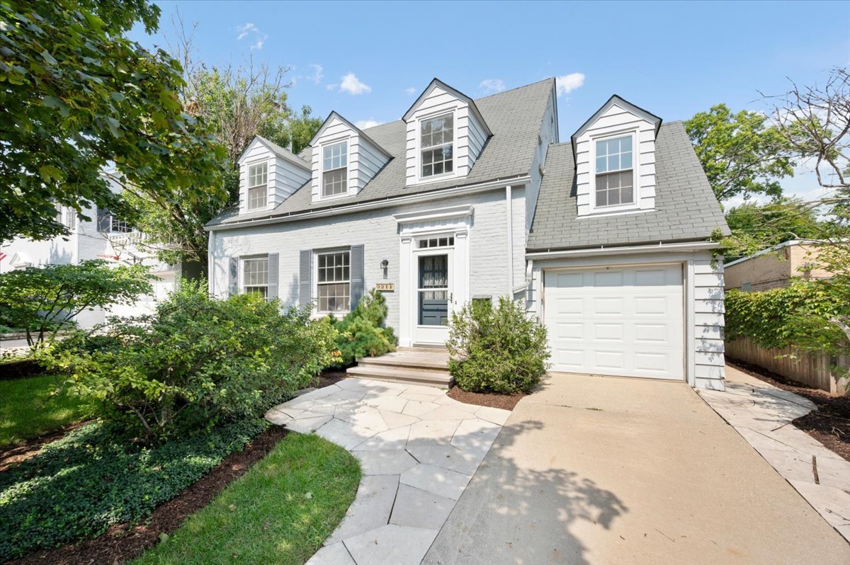 3211 Park Place Property Photo 1