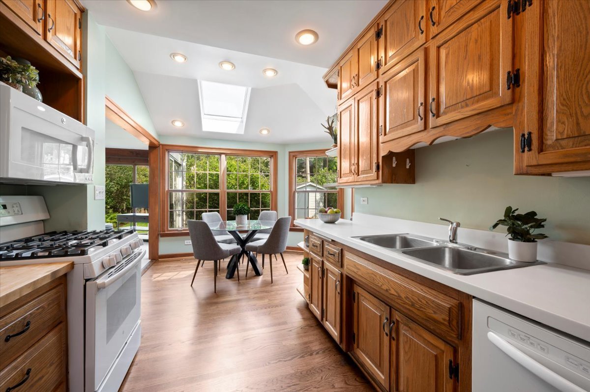 3211 Park Place Property Photo 11