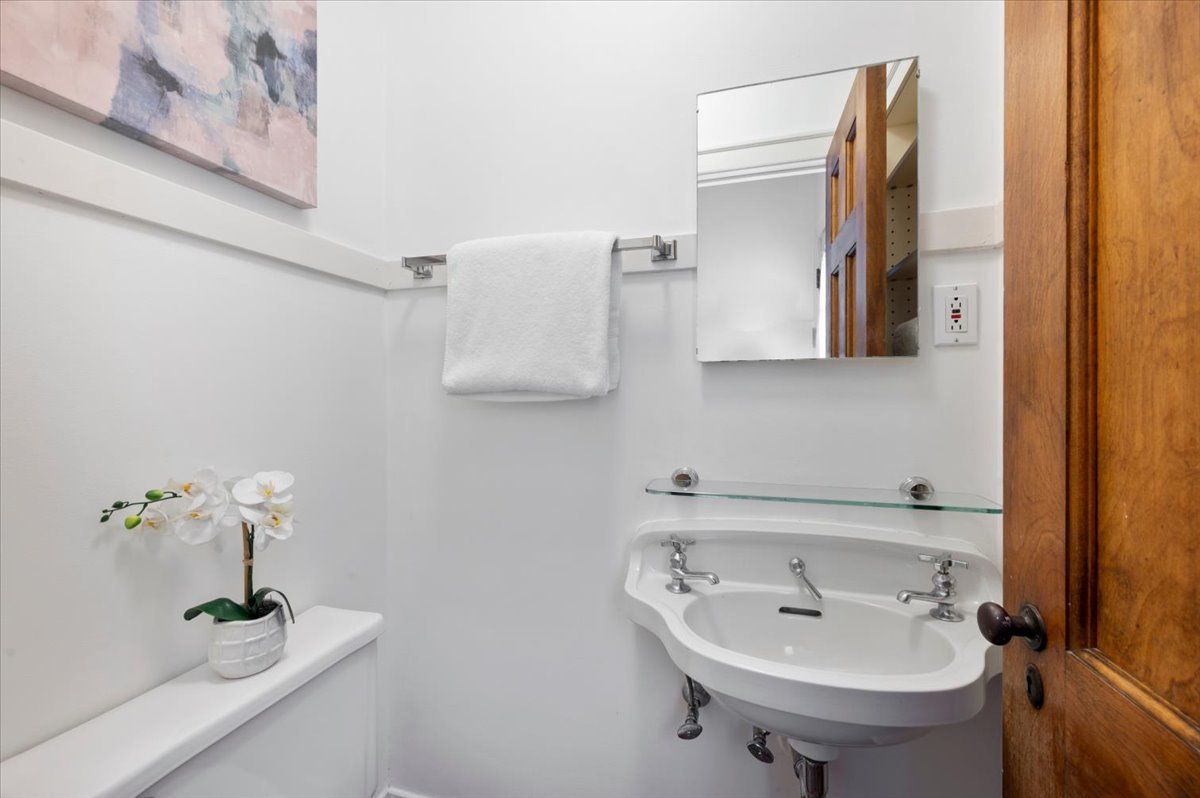 3211 Park Place Property Photo 17