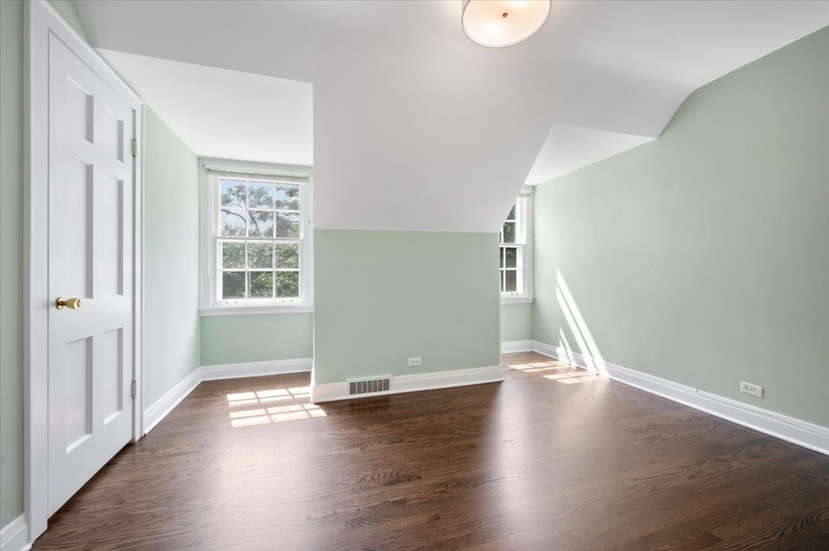 3211 Park Place Property Photo 23