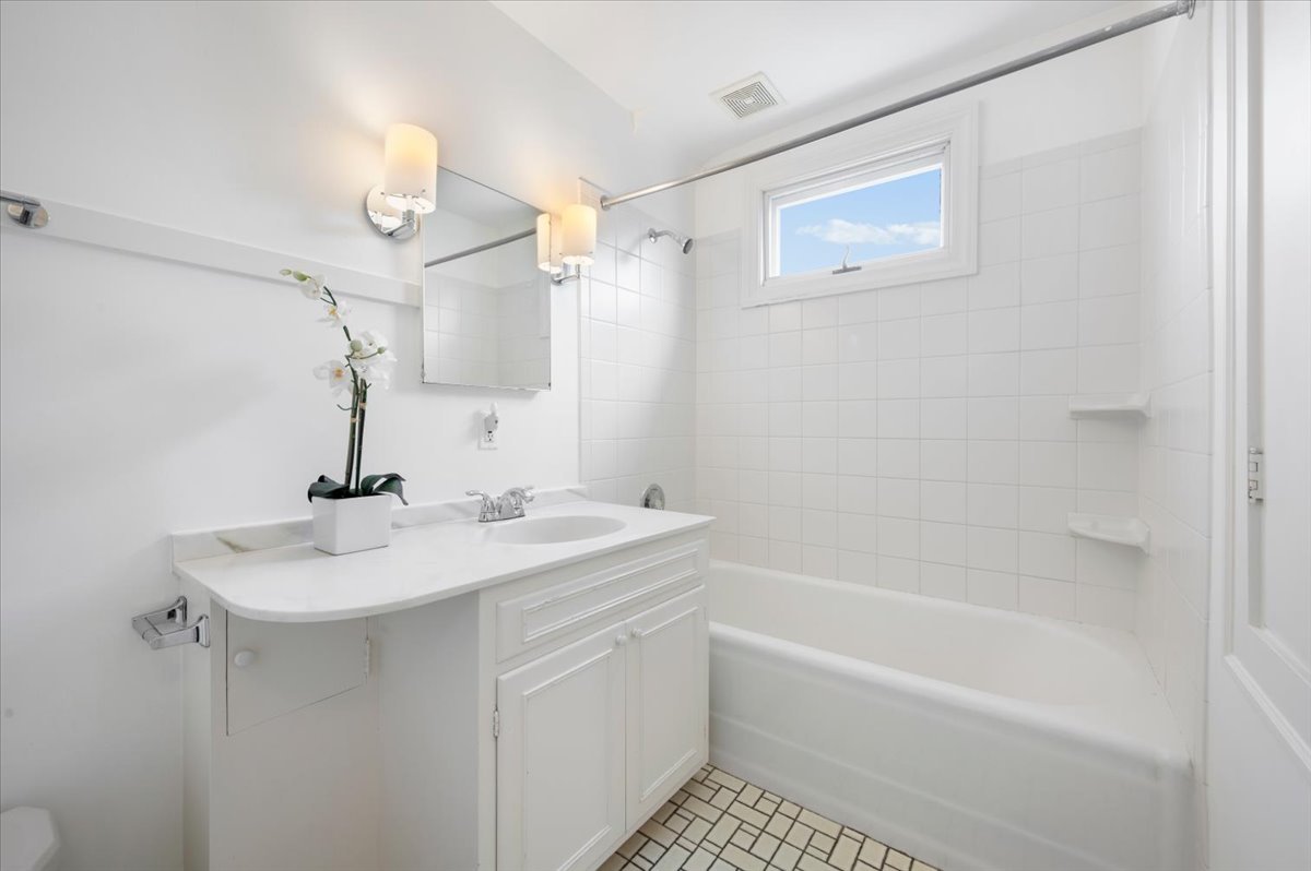 3211 Park Place Property Photo 27