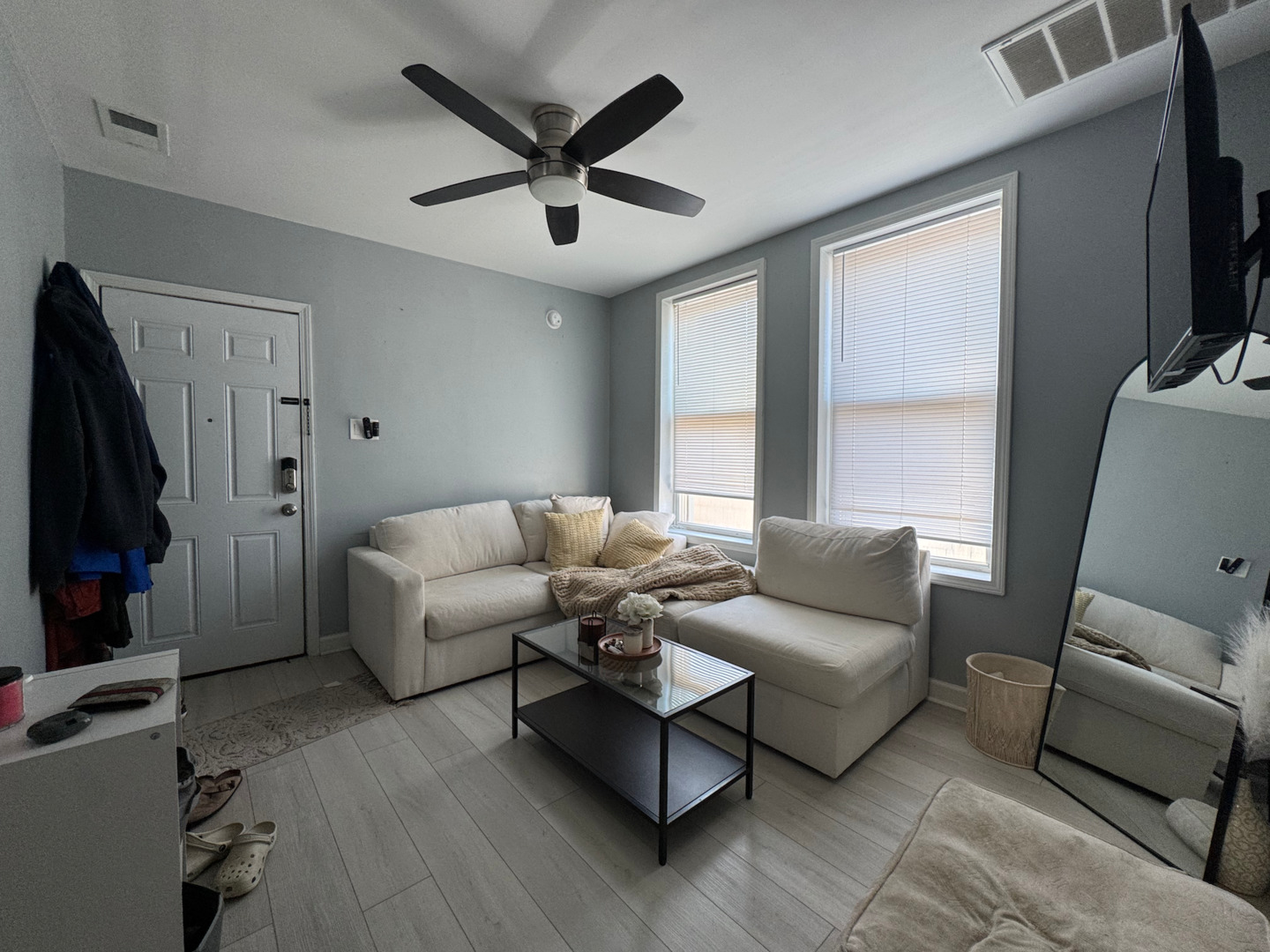 3320 S Carpenter Street Property Photo 5
