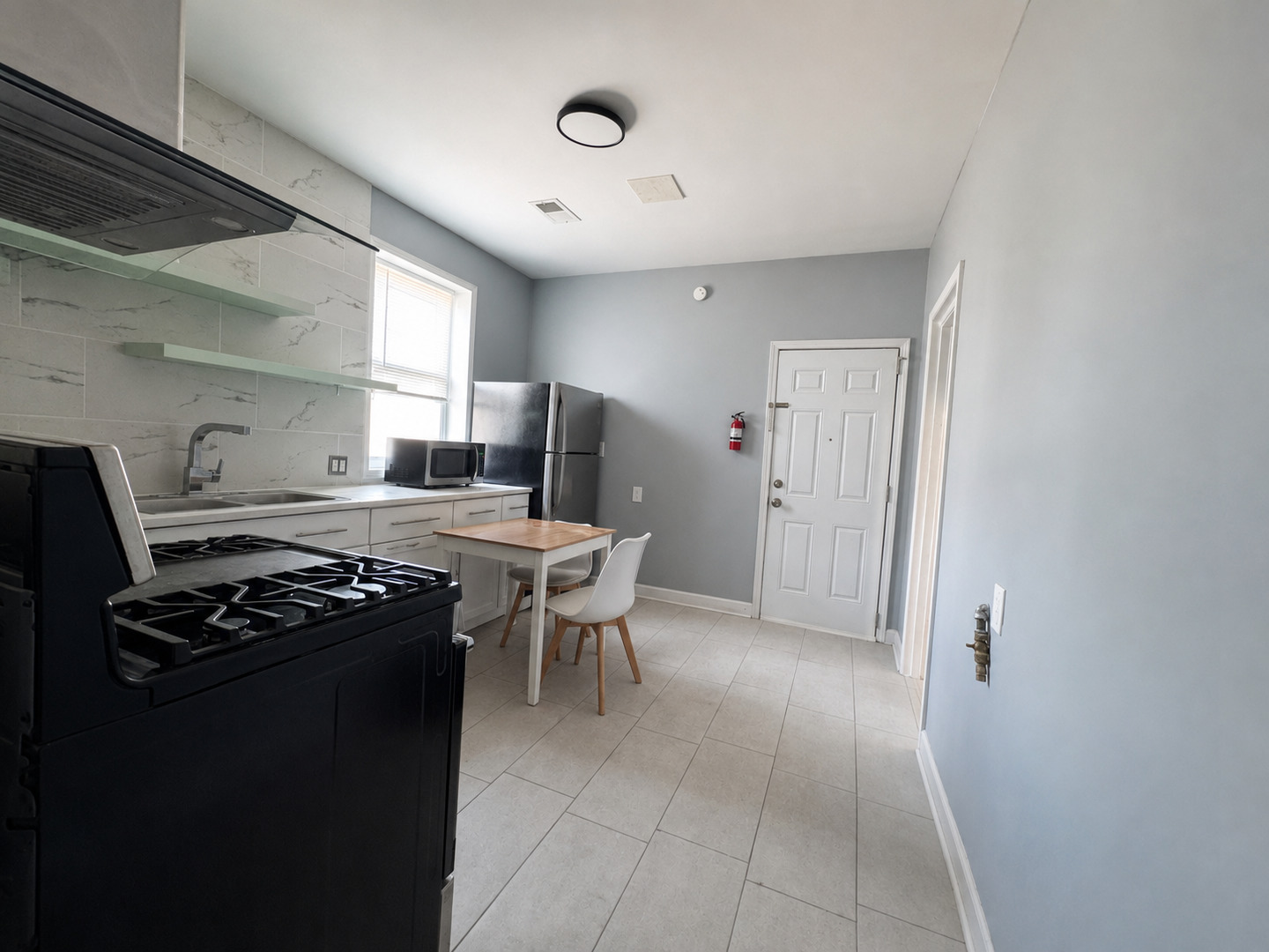 3320 S Carpenter Street Property Photo 6