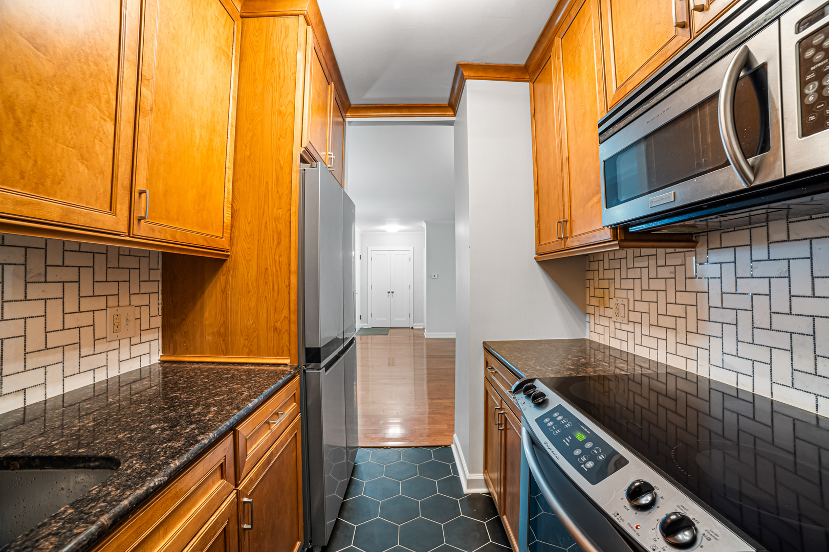 1325 N State Parkway 6d Property Photo 6