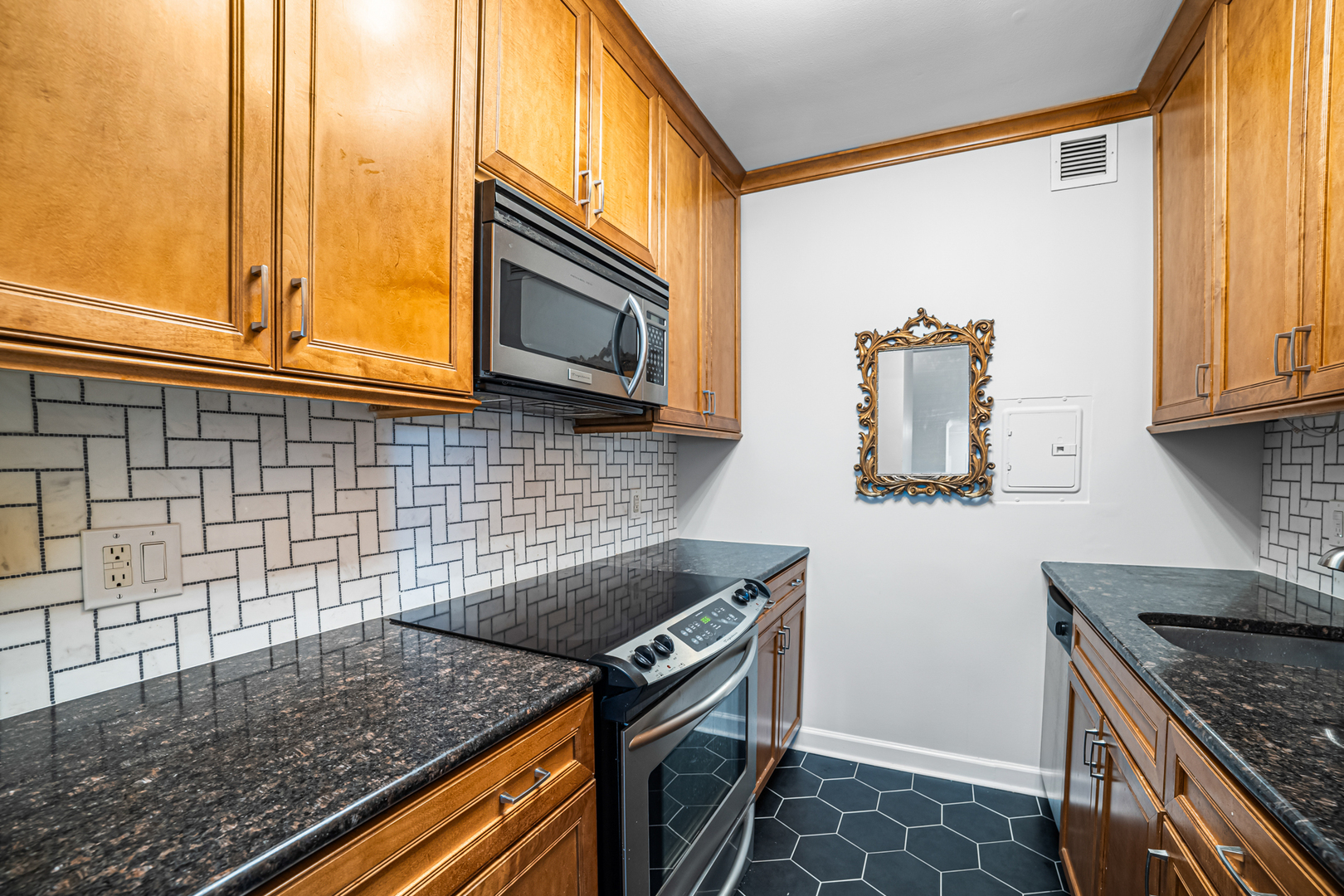 1325 N State Parkway 6d Property Photo 7