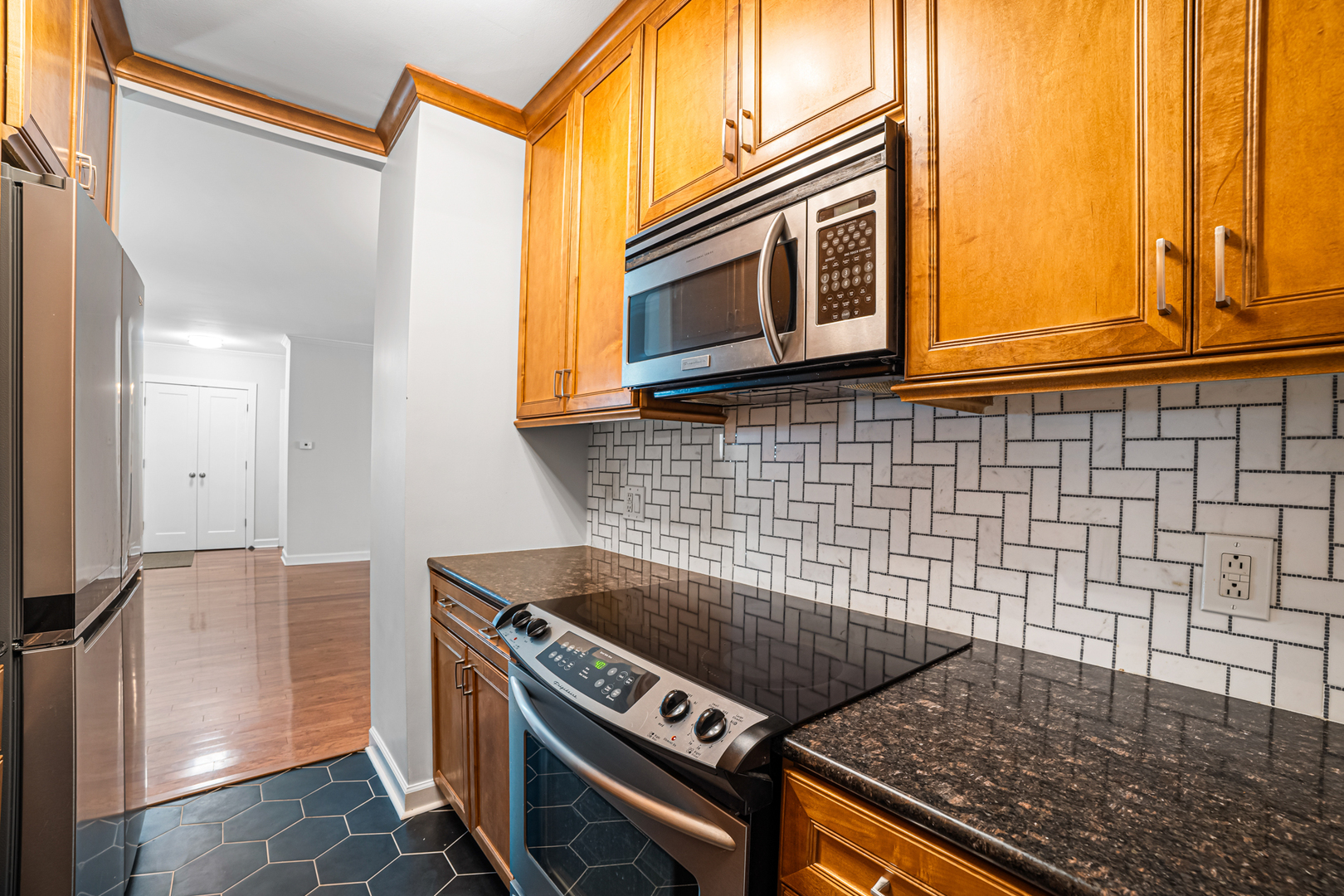 1325 N State Parkway 6d Property Photo 8