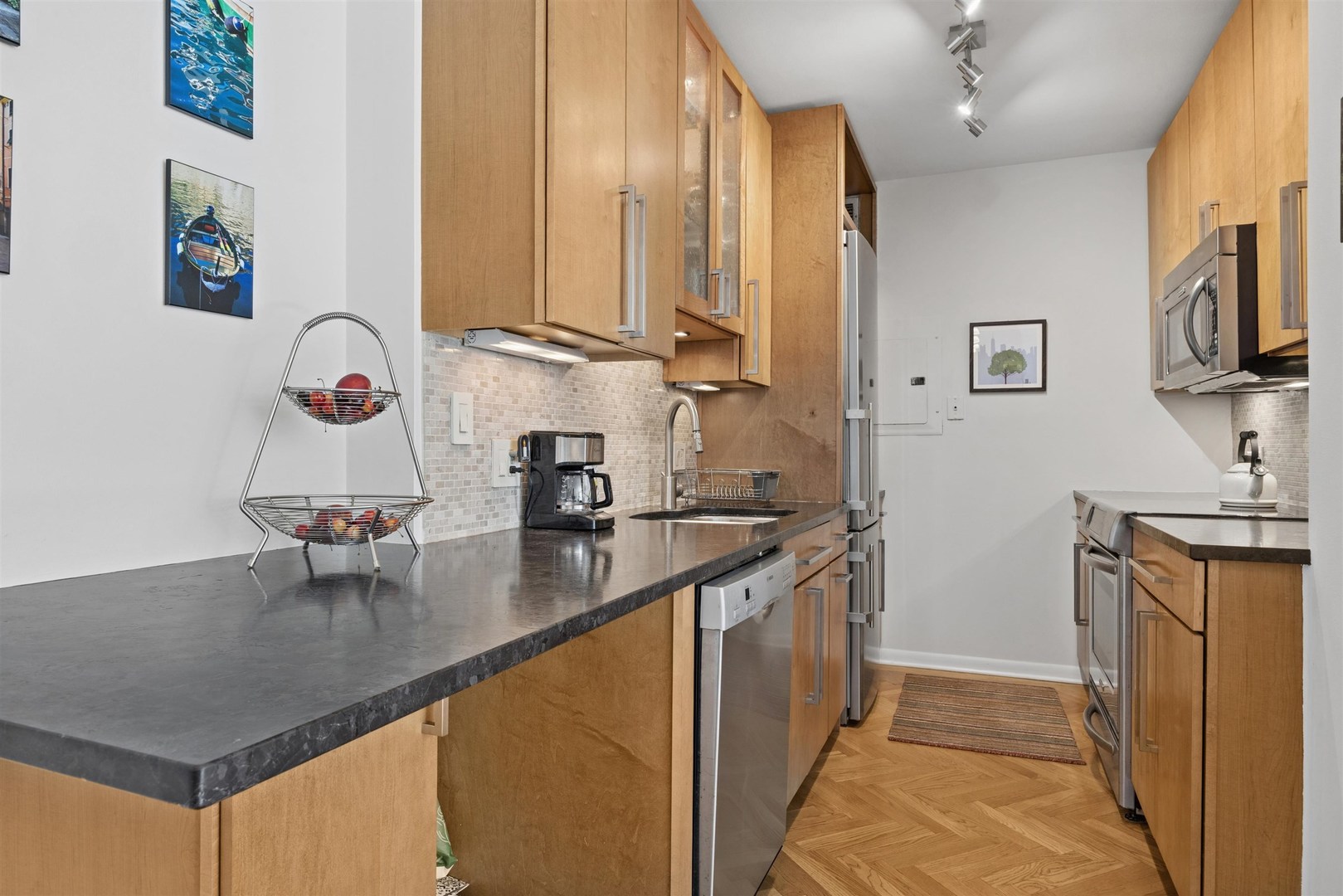 1325 N State Parkway 17c Property Photo 7