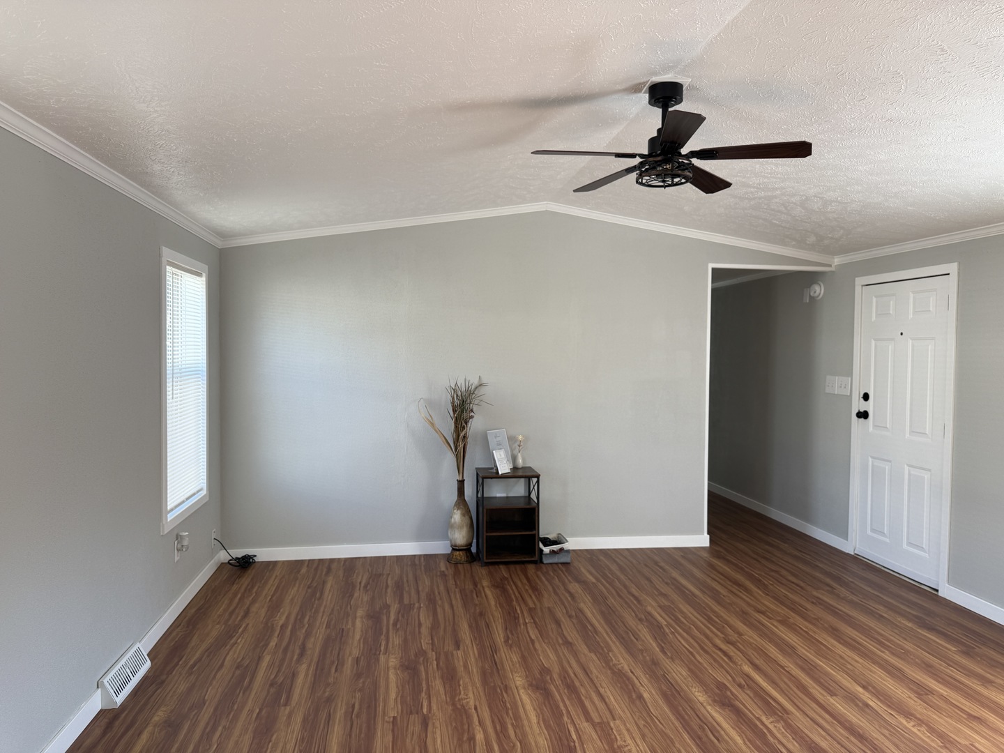 1710 W 4th Avenue Property Photo 6