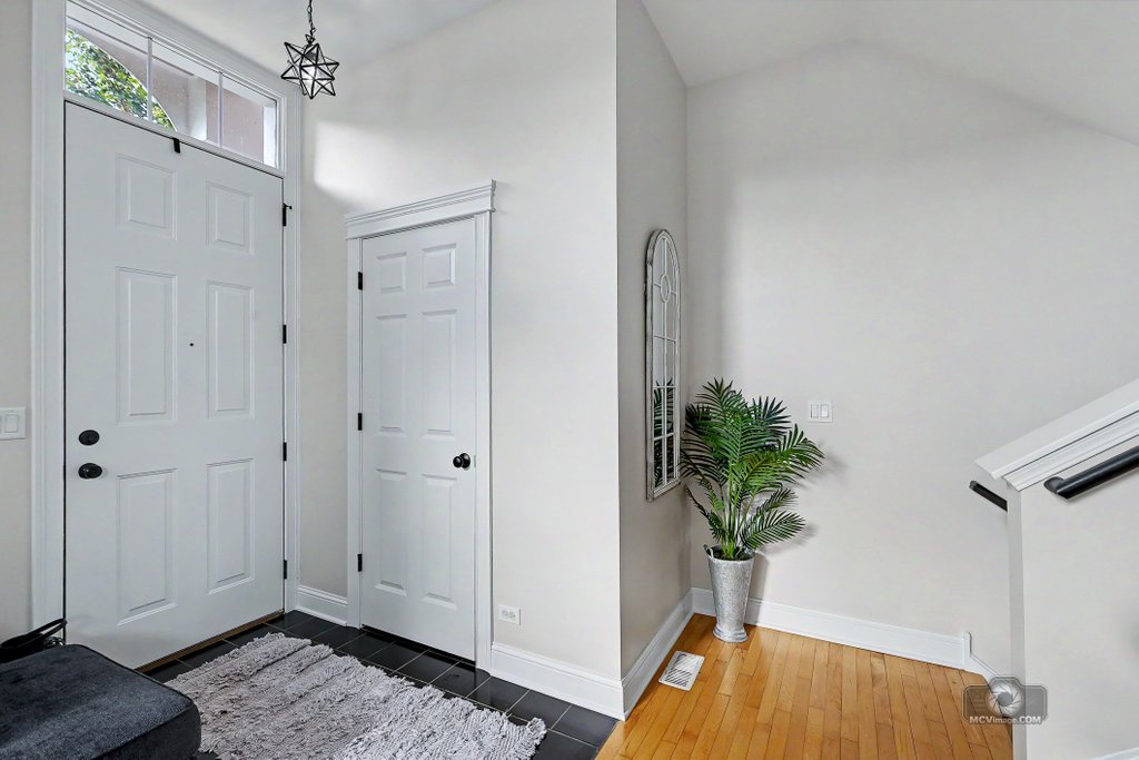 1116 Longwood Drive Property Photo 3