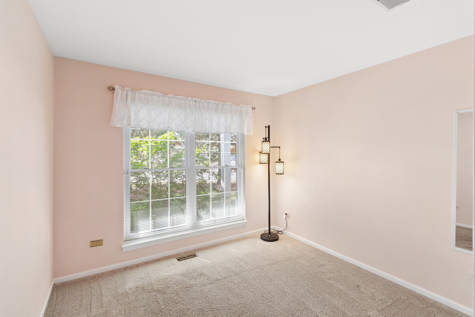 1907 N Silver Lake Road Property Photo 13