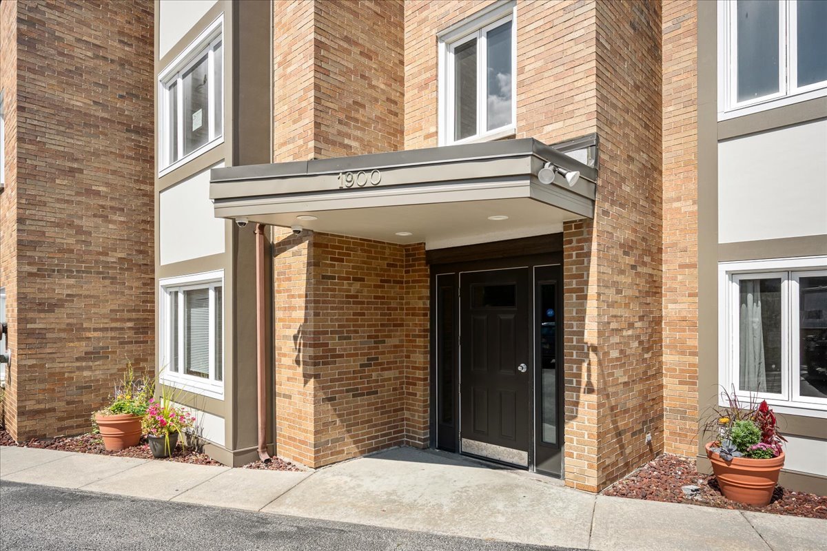 1900 Wilmette Avenue 2f Property Photo 1
